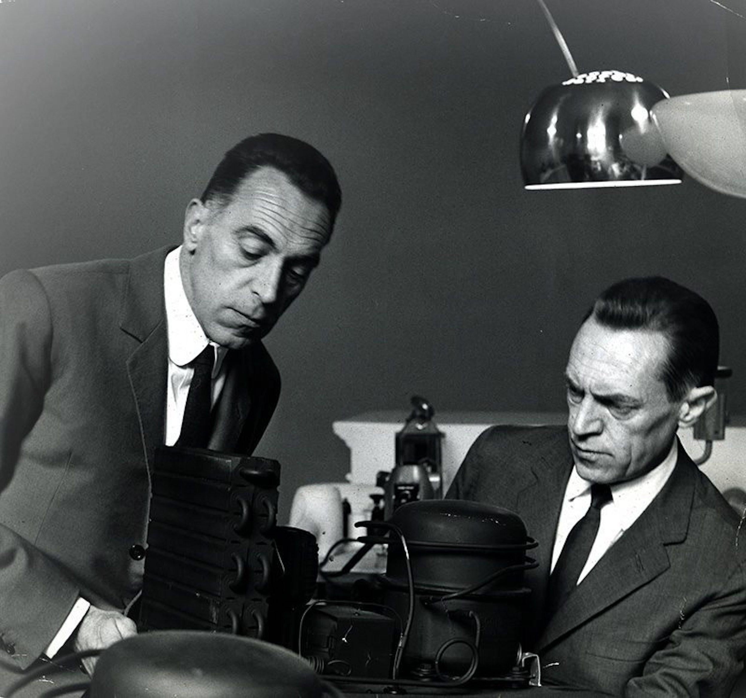 Black and White Pendant by Achille and Pier Giacomo Castiglioni for Flos In Good Condition For Sale In Argelato, BO