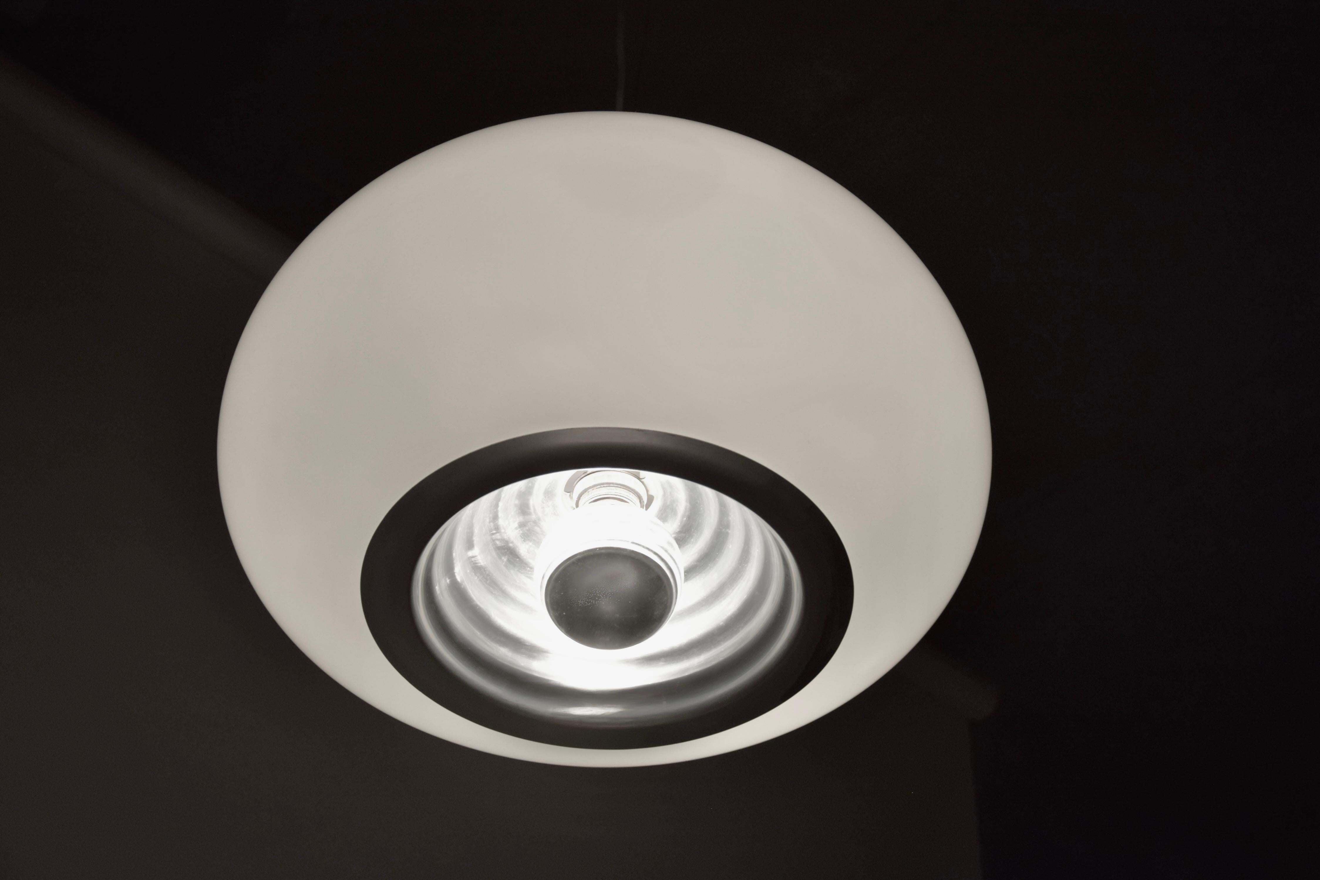 20th Century Black and White Pendant by Achille and Pier Giacomo Castiglioni for Flos For Sale
