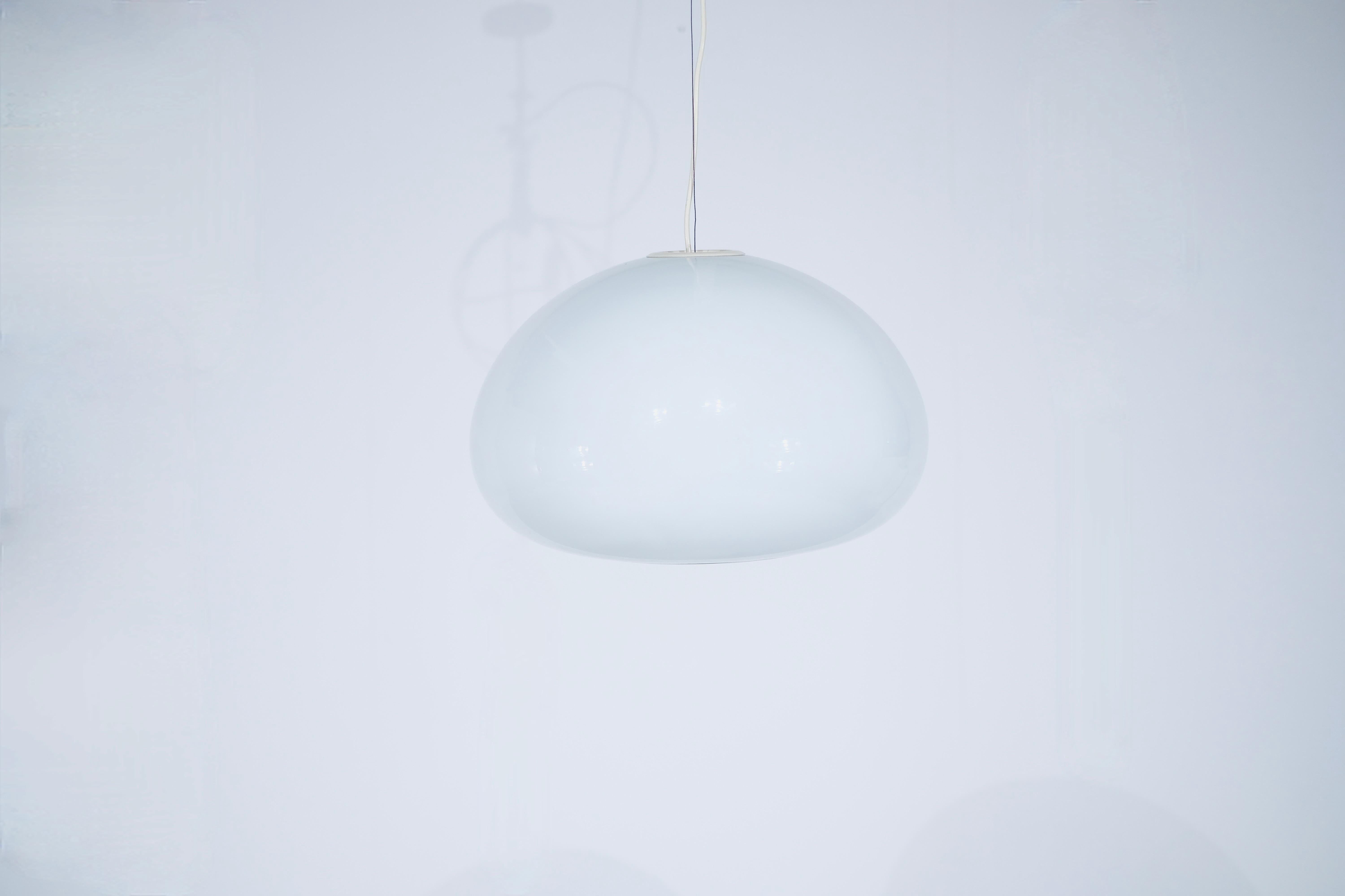 Mid-Century Modern Black and White pendants by Pier Giacomo & Achille Castiglioni for Flos For Sale