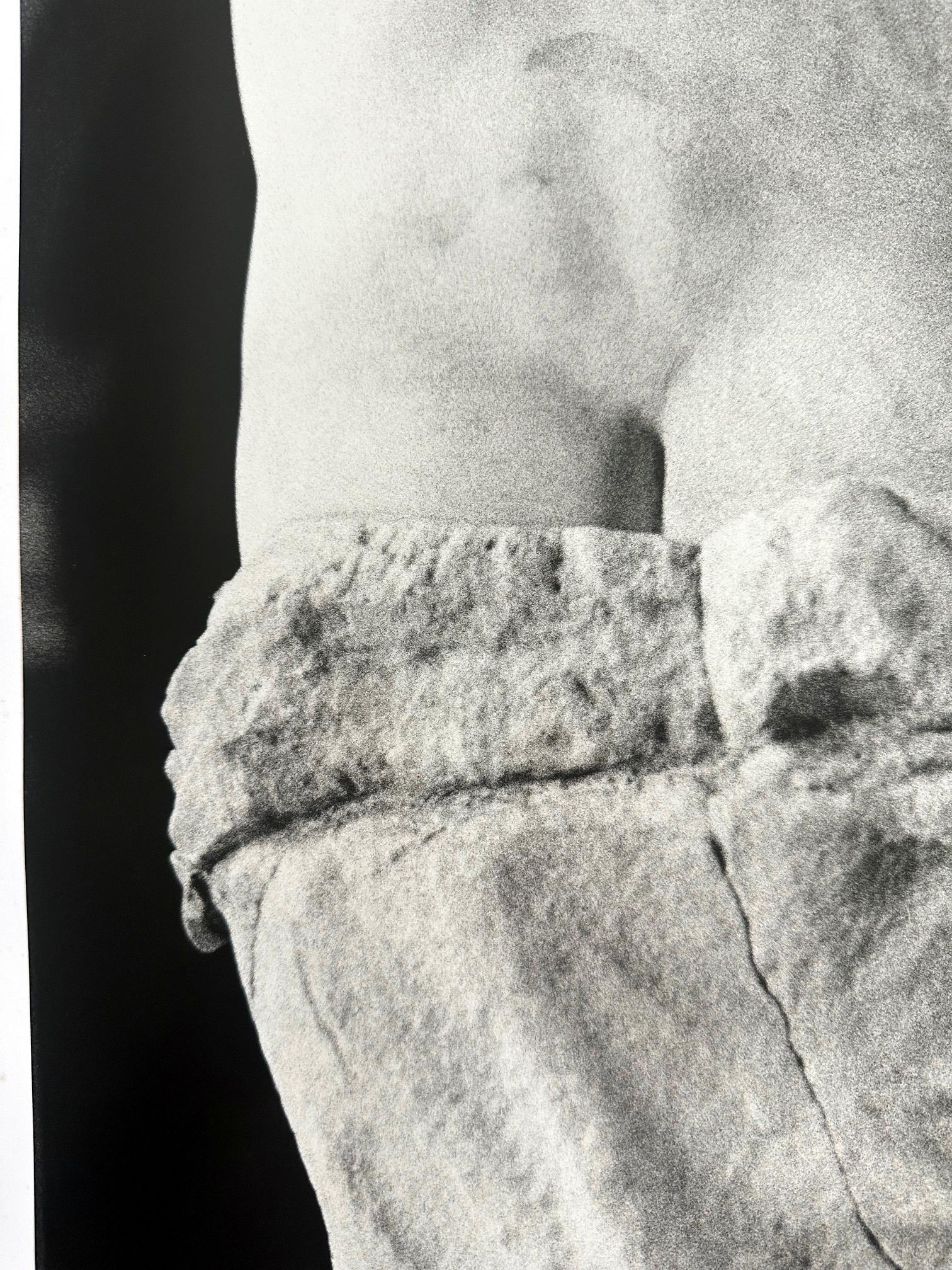 Schwarz-Weiß-Fotografie von Ralph Gibson, signiert und datiert (Papier) im Angebot