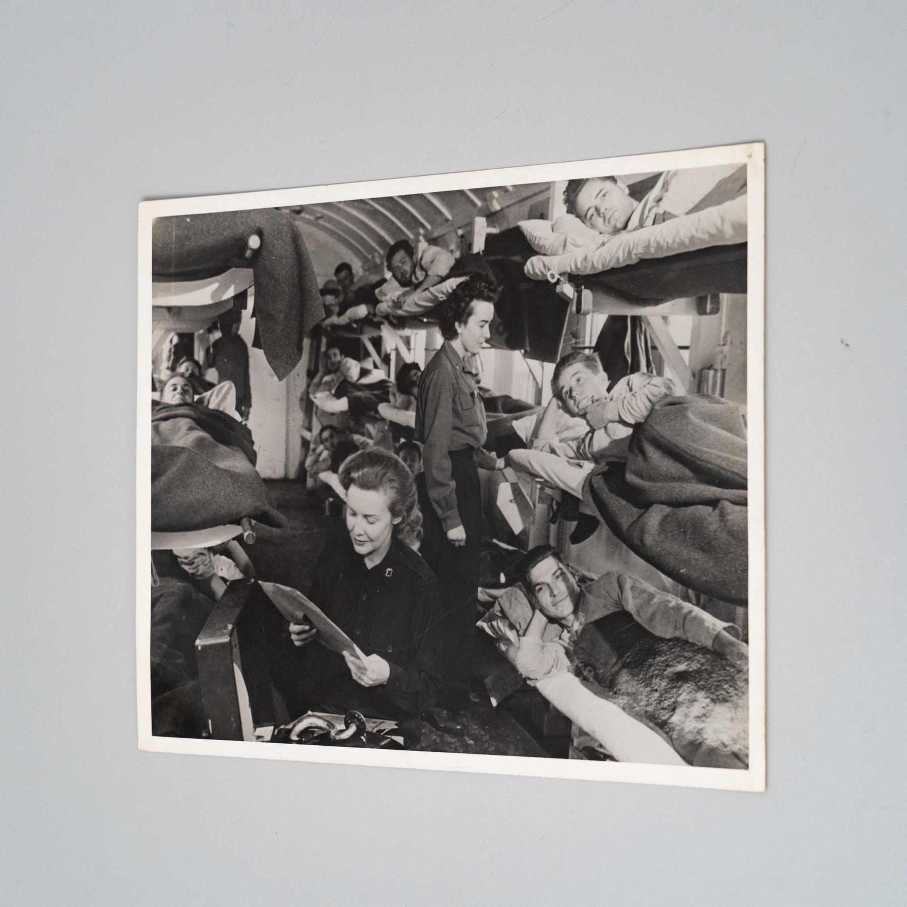 Mid-Century Modern Photographie en noir et blanc de Madeleine Carroll en vente