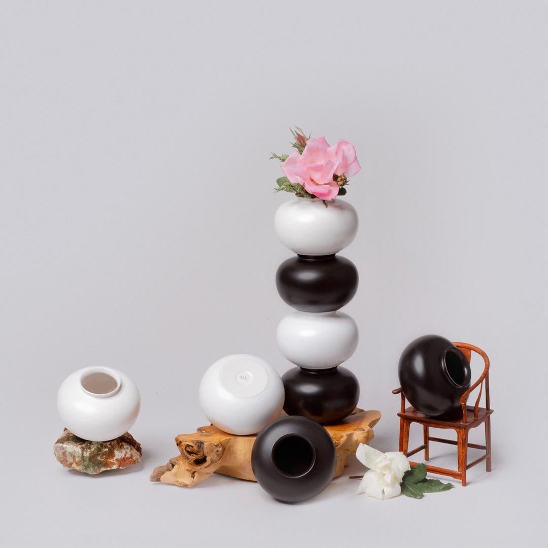 Black and White Porcelain Vase Set In New Condition For Sale In Manassas Park, VA