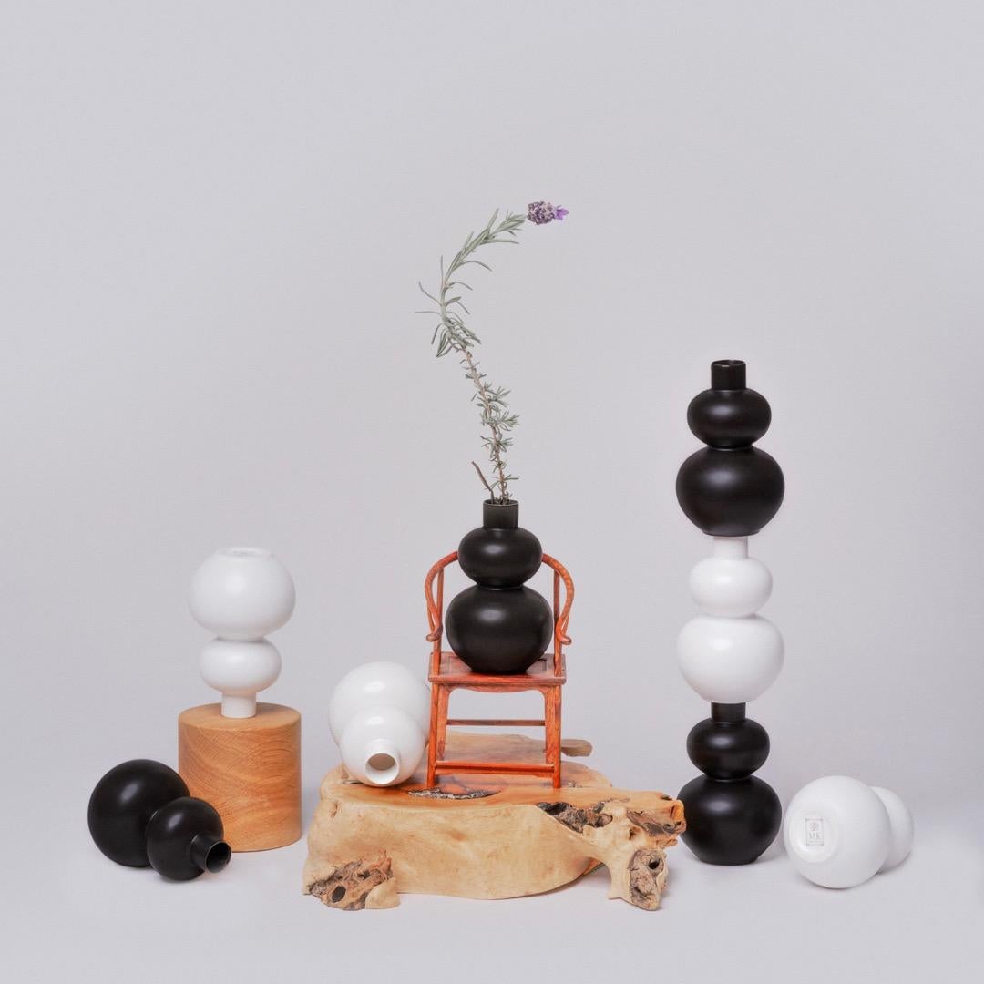 Black and White Porcelain Vase Set For Sale 1