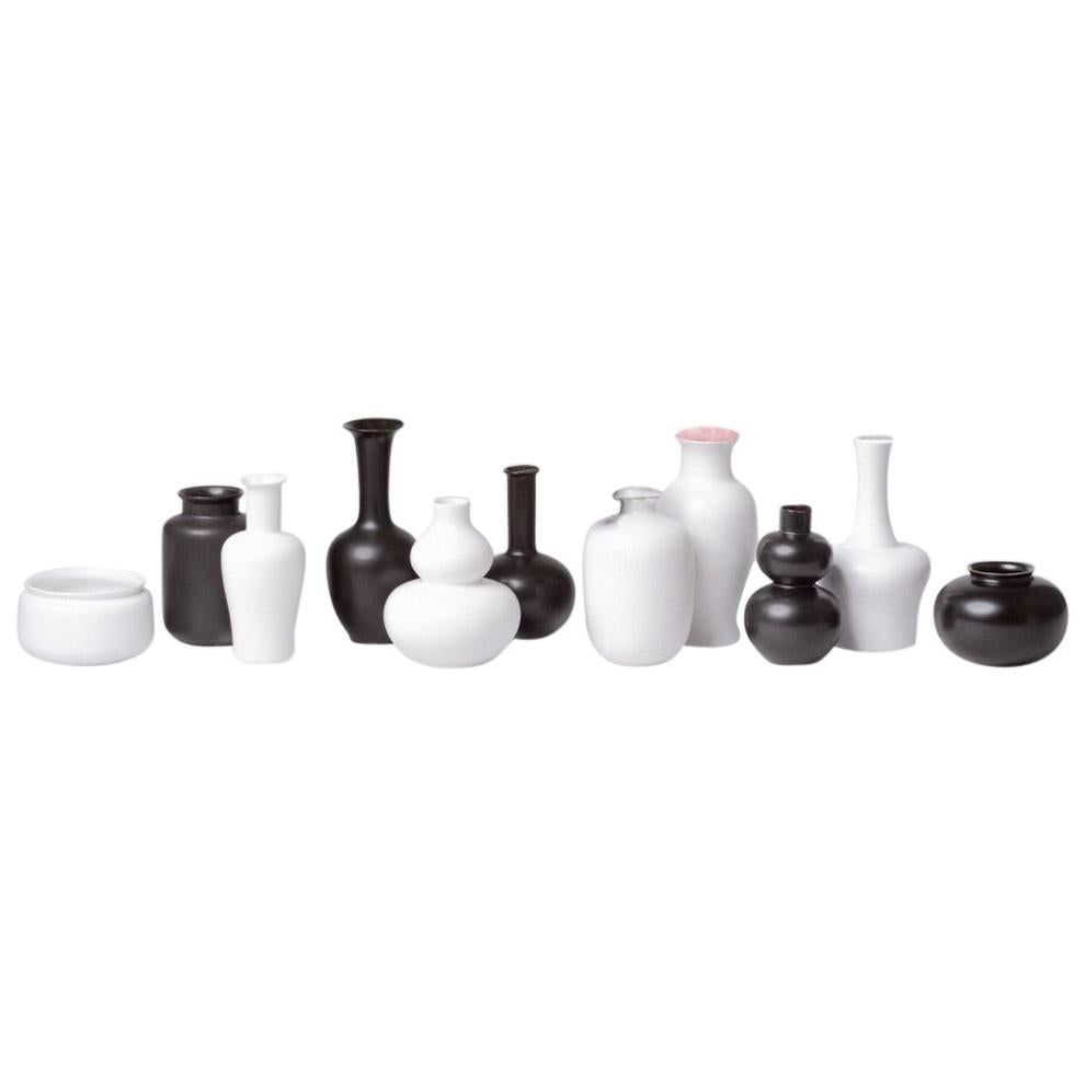 Black and White Porcelain Vase Set For Sale