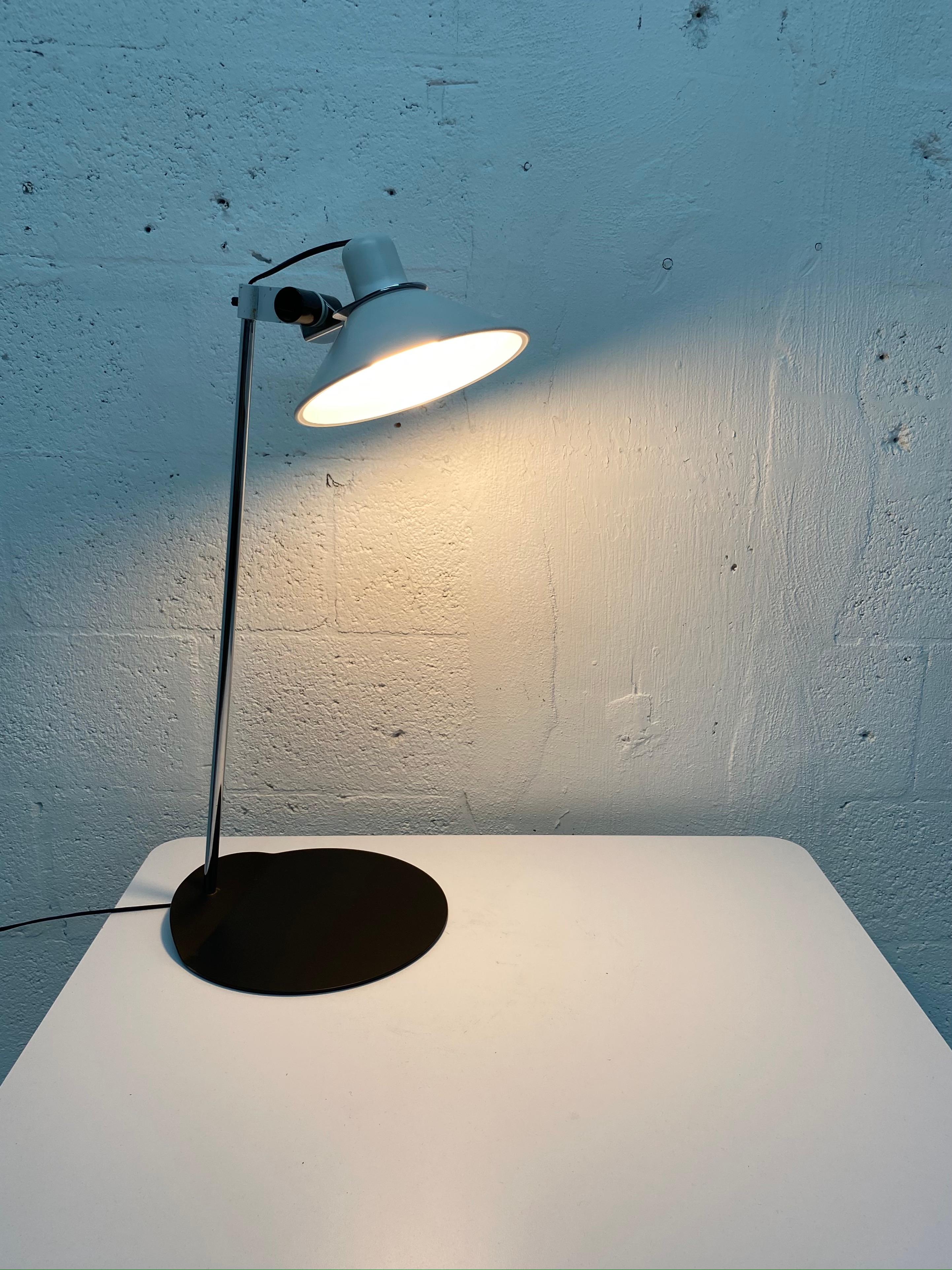 Black and White Postmodern Table of Desk Lamp In Good Condition For Sale In Miami, FL