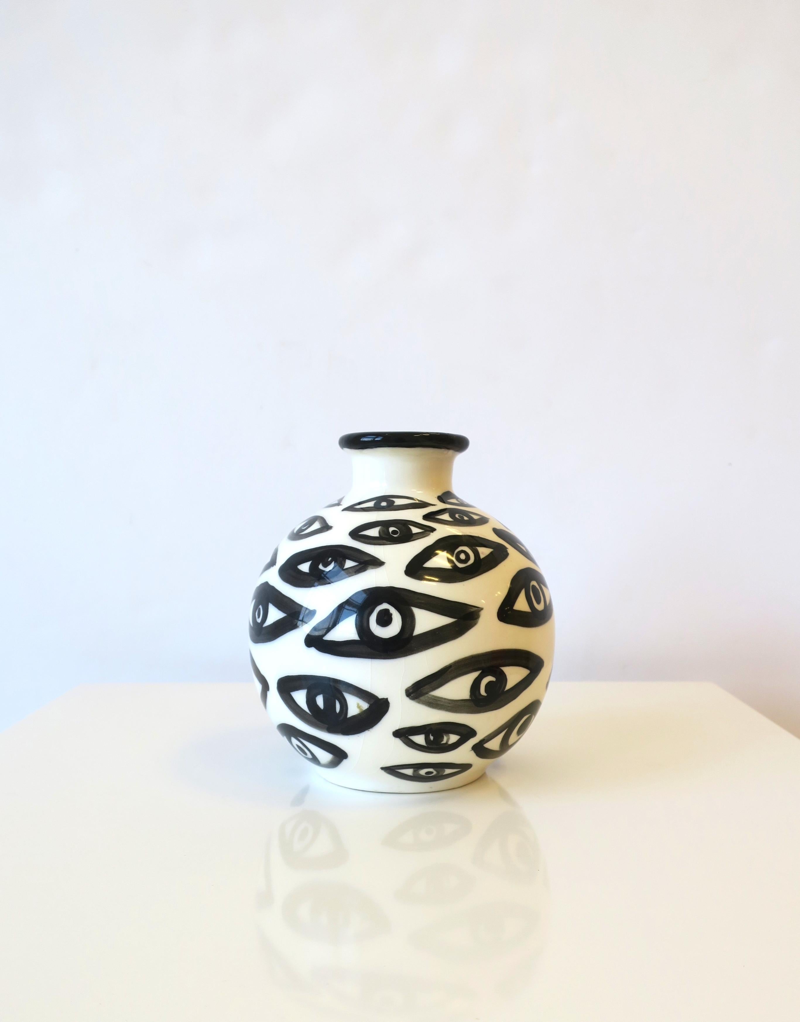 black and white pottery designs