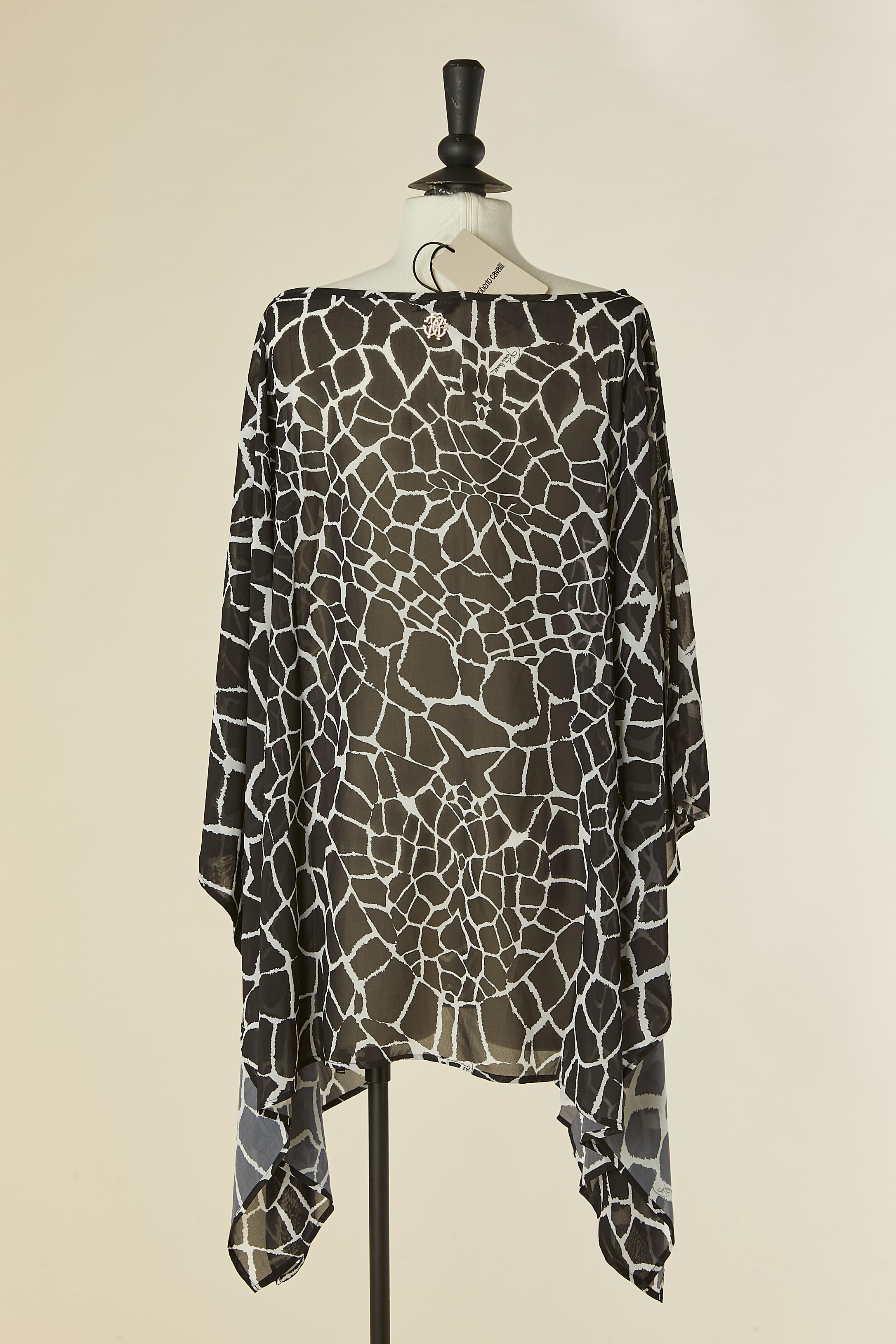 Poncho imprimé noir et blanc ROBERTO Cavalli Beachwear Nouveau avec étiquette Pour femmes en vente