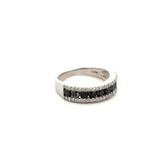 Black and White RBC Diamond Gold Vintage Band Ring