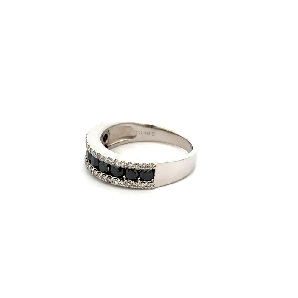 Brilliant Cut Black and White RBC Diamond Gold Vintage Band Ring For Sale