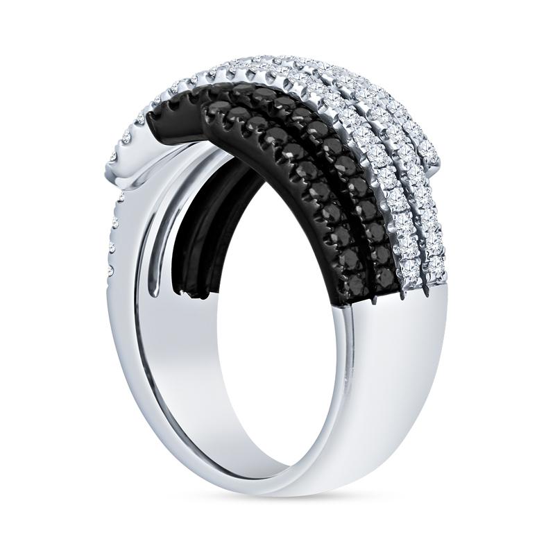 Round Cut Black and White Round Diamond 18 Karat White Gold Contemporary Fashion Ring  For Sale
