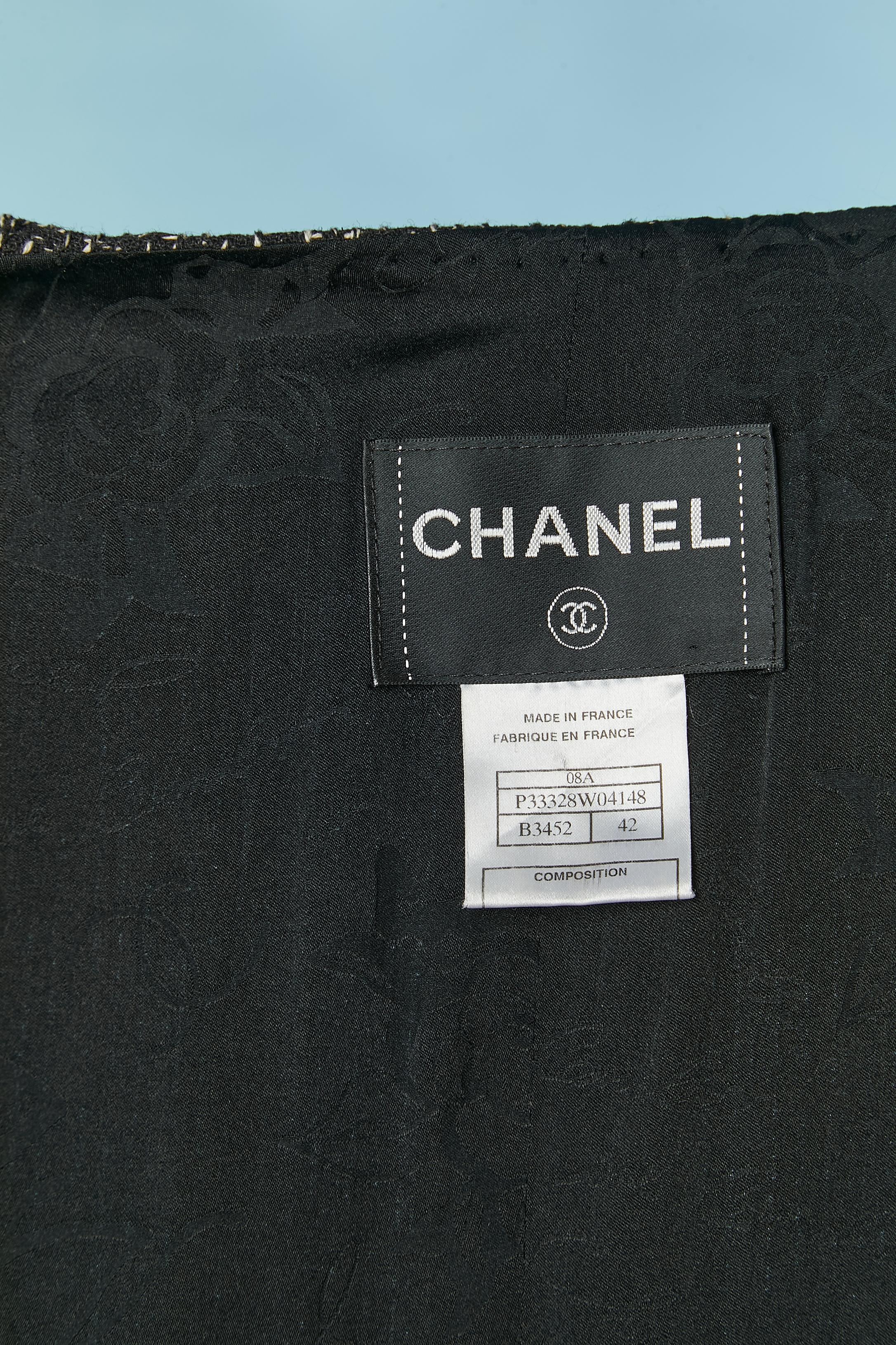 Black and white silk tweed jacket with zip closure on the middle front CHANEL 4