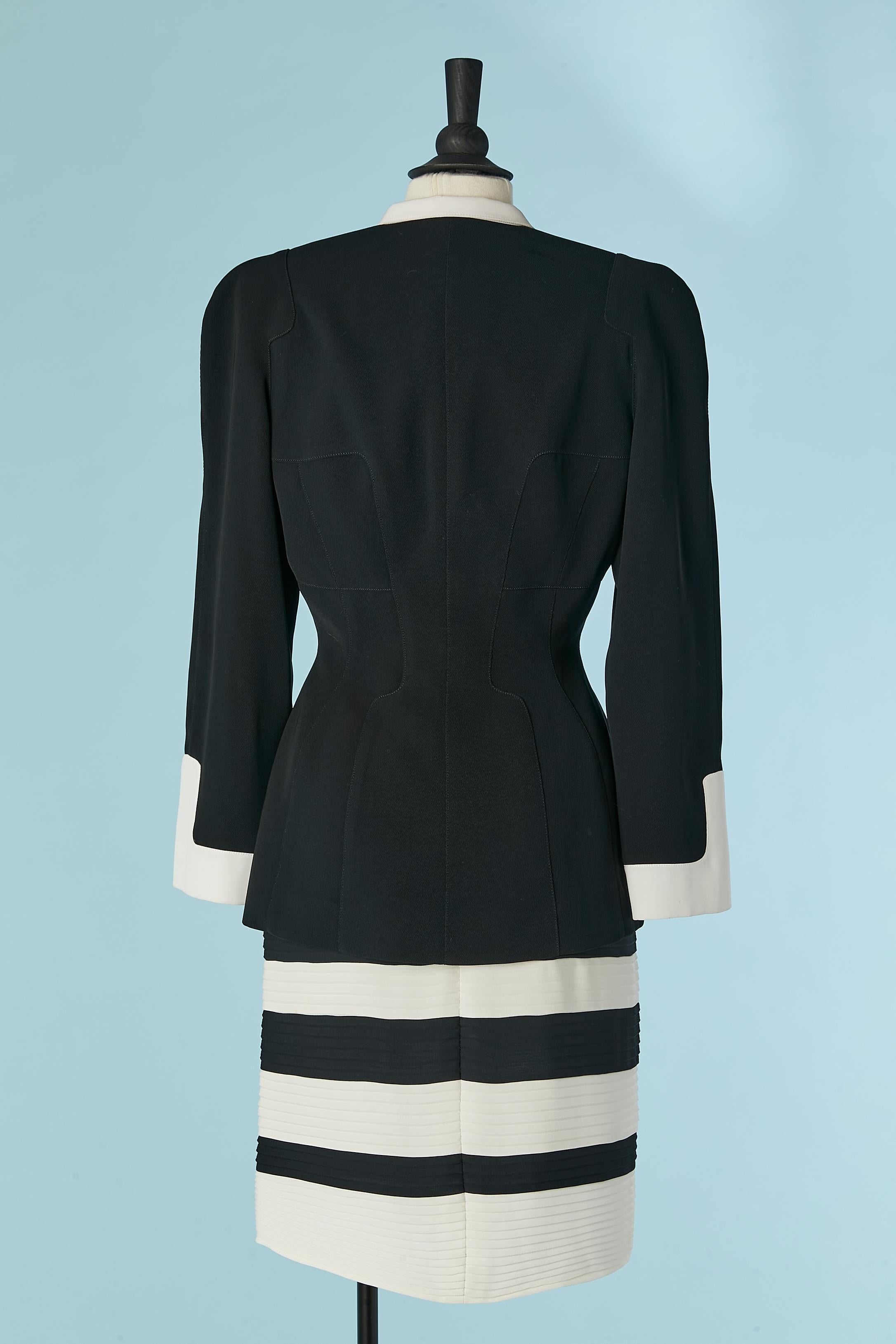 Black and white skirt-suit with striped and pleated skirt Thierry Mugler For Sale 3