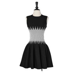 Ärmelloses Strickkleid in Schwarz und Weiß von Alaa