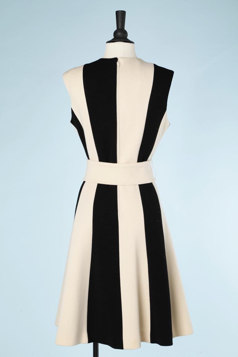 Black and white sleeveless wool jersey dress with belt Lilli Ann Knit  For Sale 1