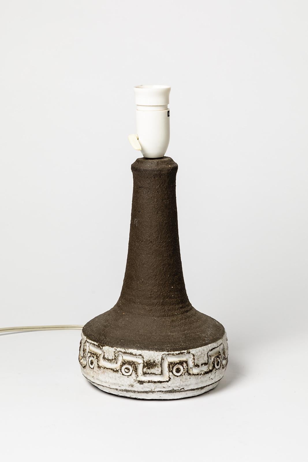 Black and White Stoneware Ceramic Table Lamp circa 1970 French Design In Excellent Condition For Sale In Neuilly-en- sancerre, FR