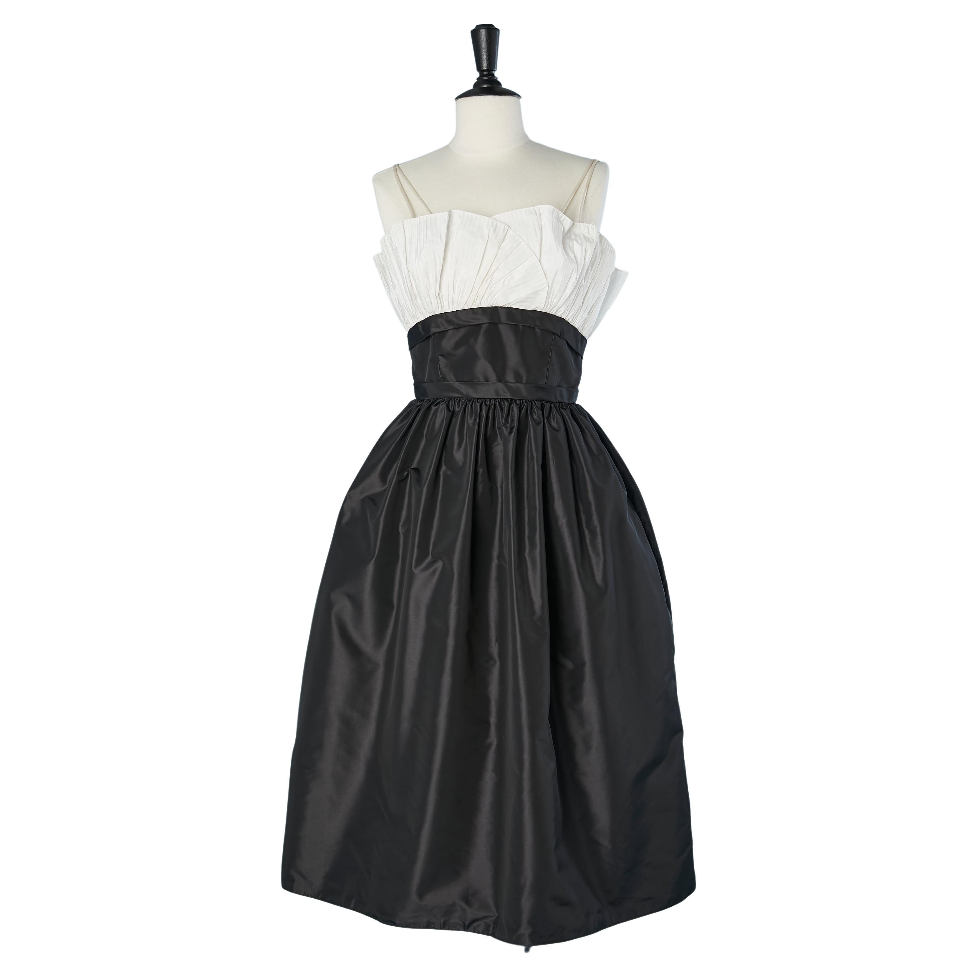 Black and white taffetas cocktail dress with pleated bust Victor Costa  For Sale