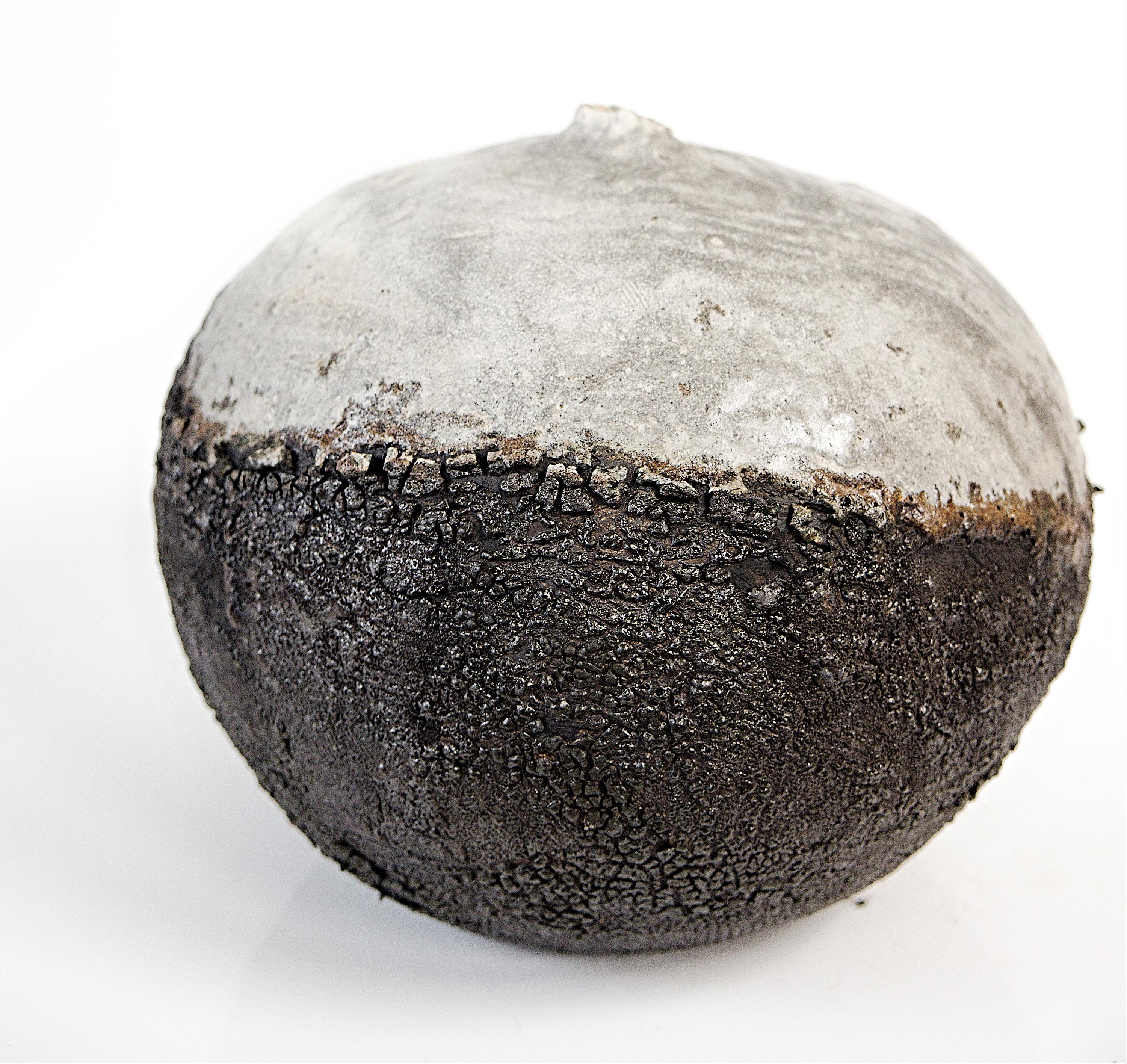 Smaltato Barattolo a forma di luna con texture in bianco e nero in vendita