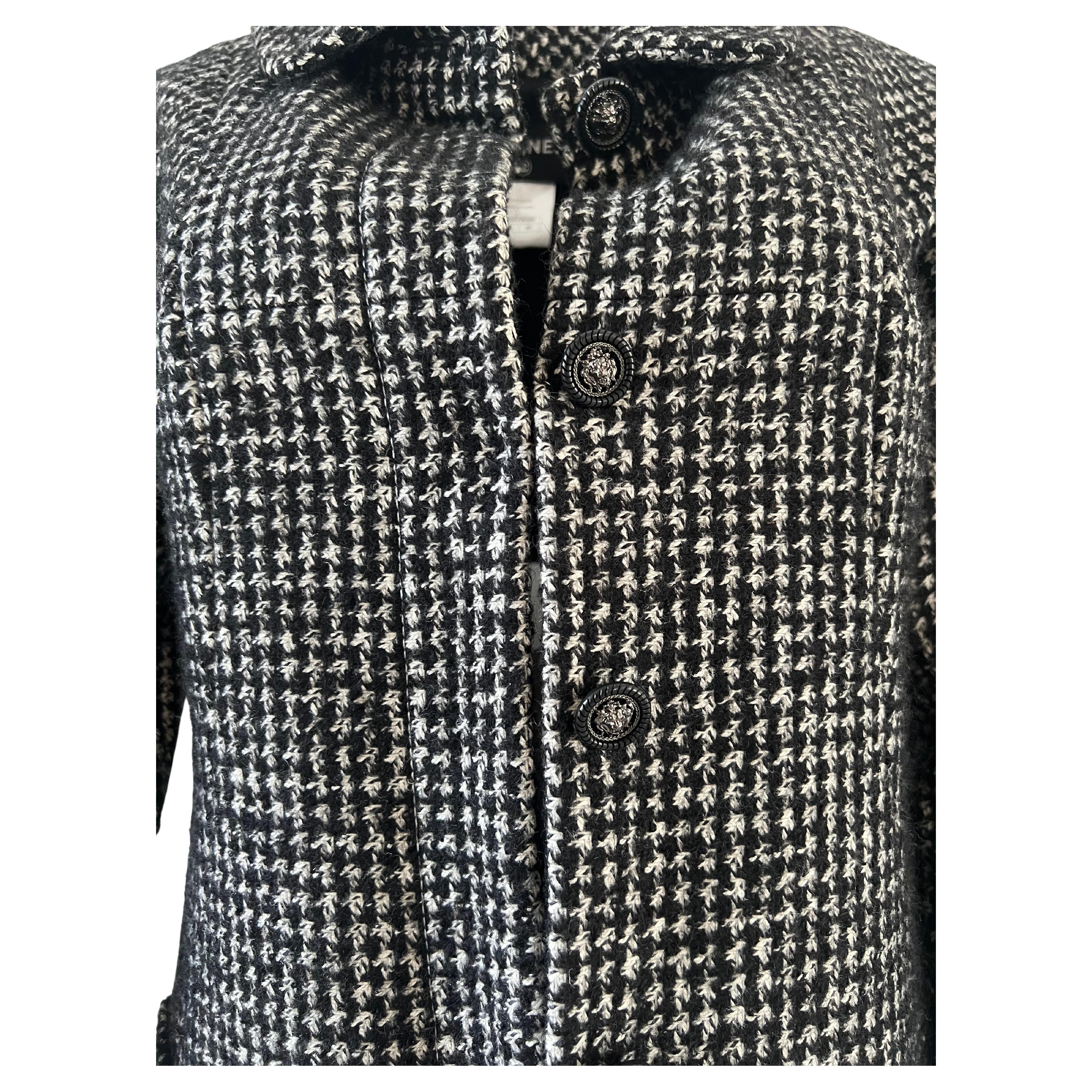 Black and white tweed Chanel Jacket 2014 For Sale 6