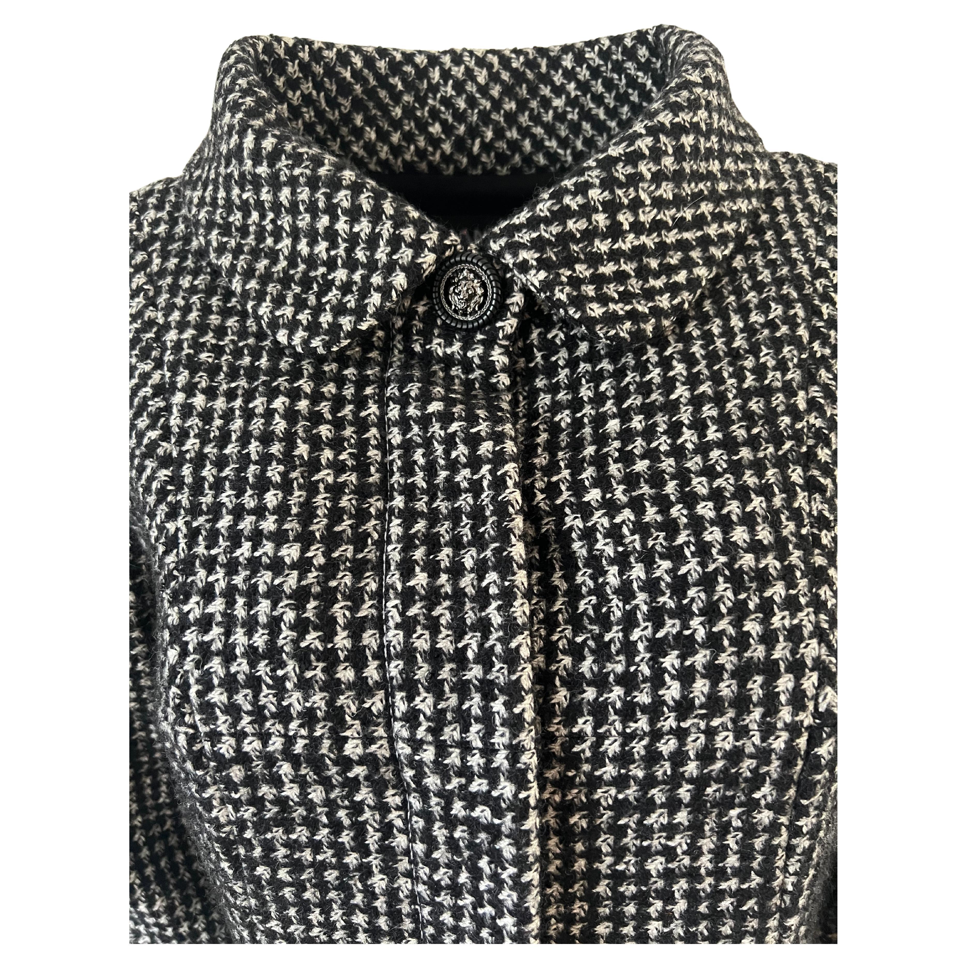 Black and white tweed Chanel Jacket 2014 For Sale 8