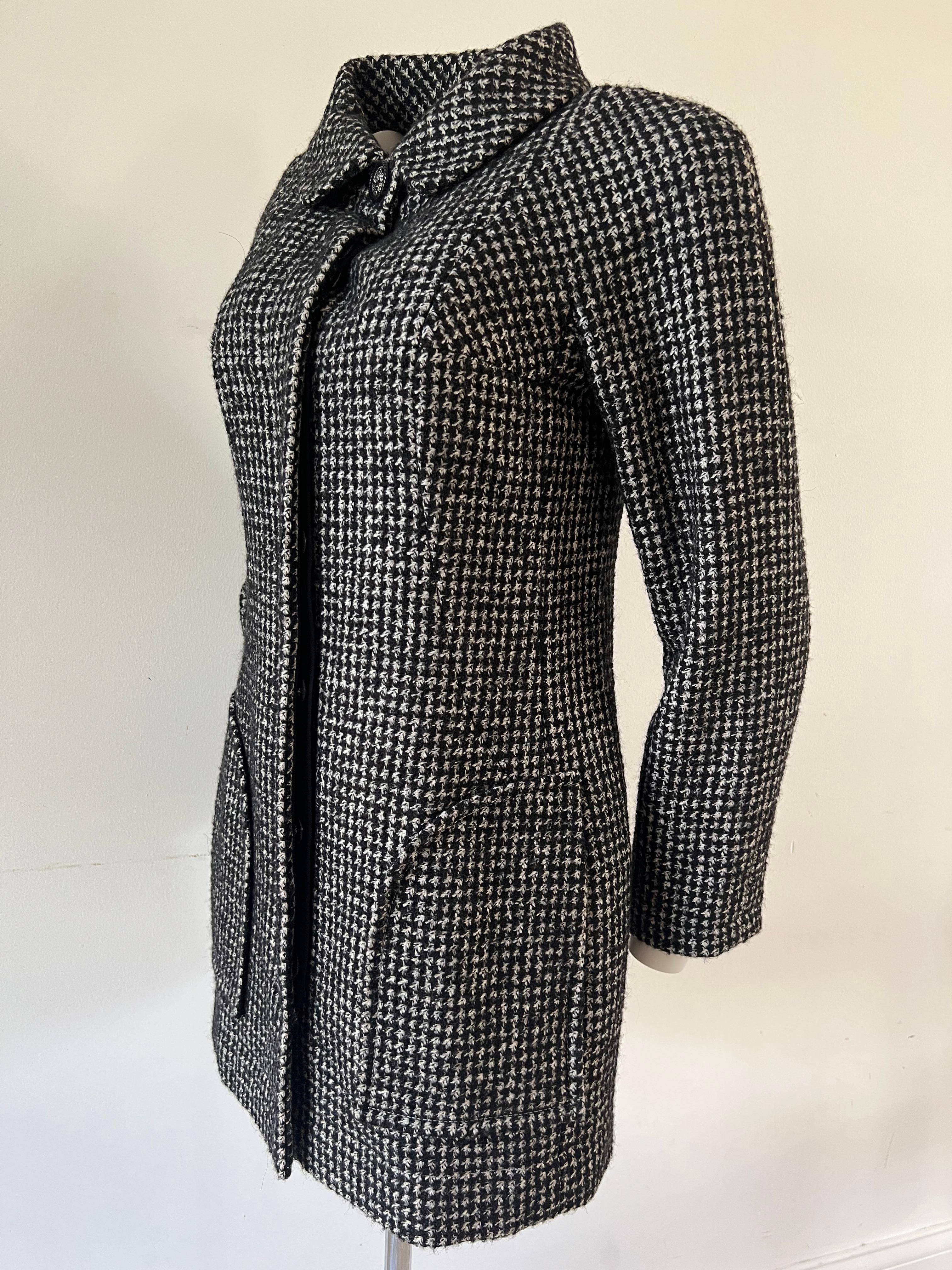 Women's or Men's Black and white tweed Chanel Jacket 2014 For Sale