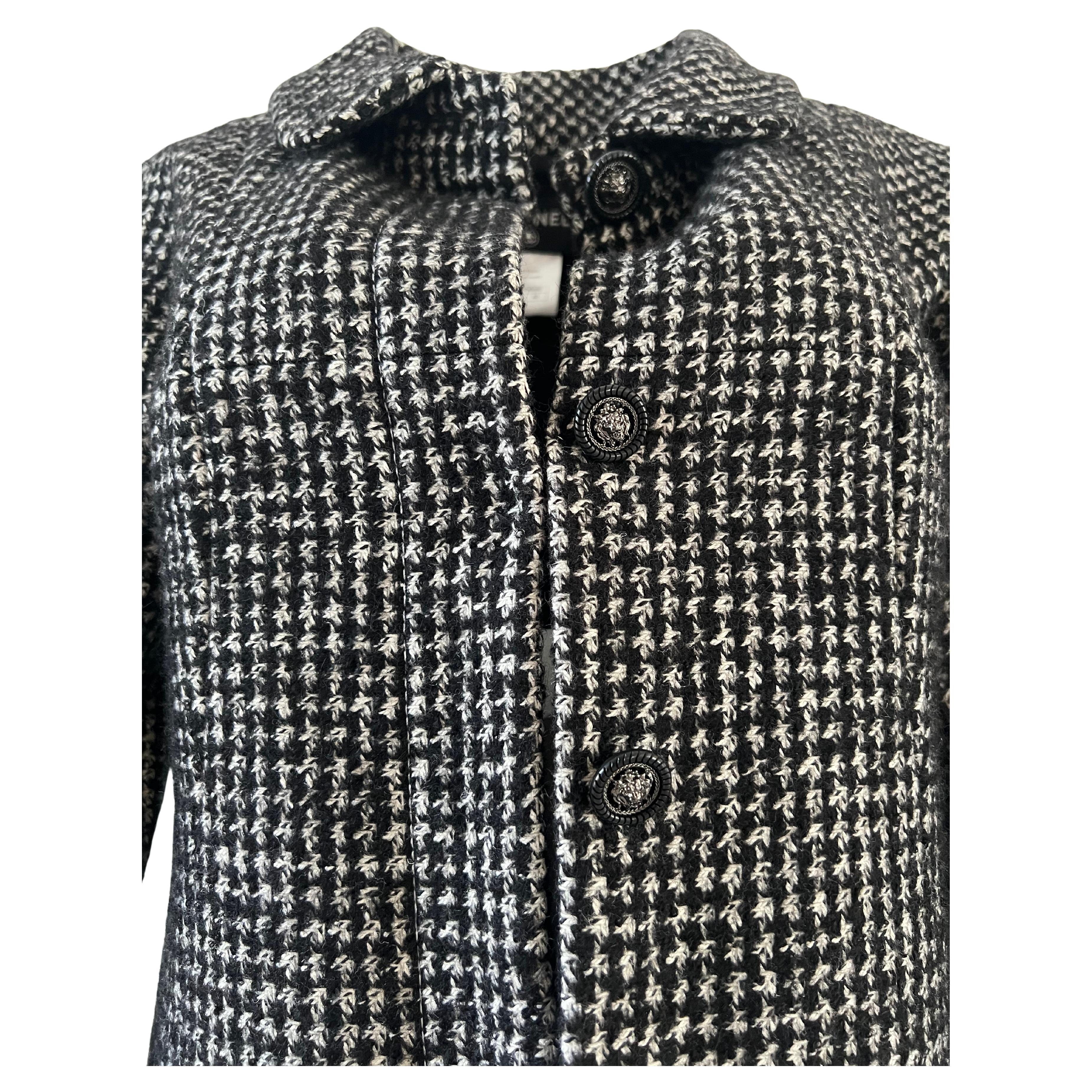 Black and white tweed Chanel Jacket 2014 For Sale 3