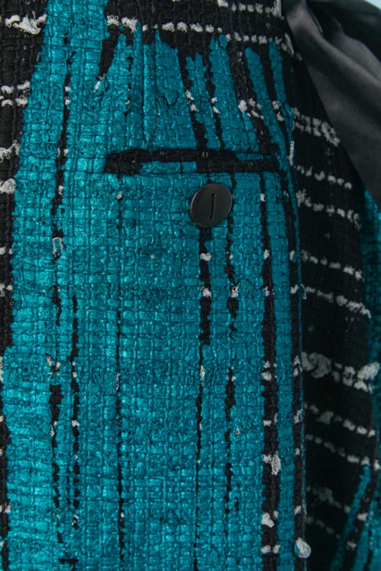 Schwarz-weißer Tweed-Rock mit blauem Aufdruck auf KENZO im Angebot 1