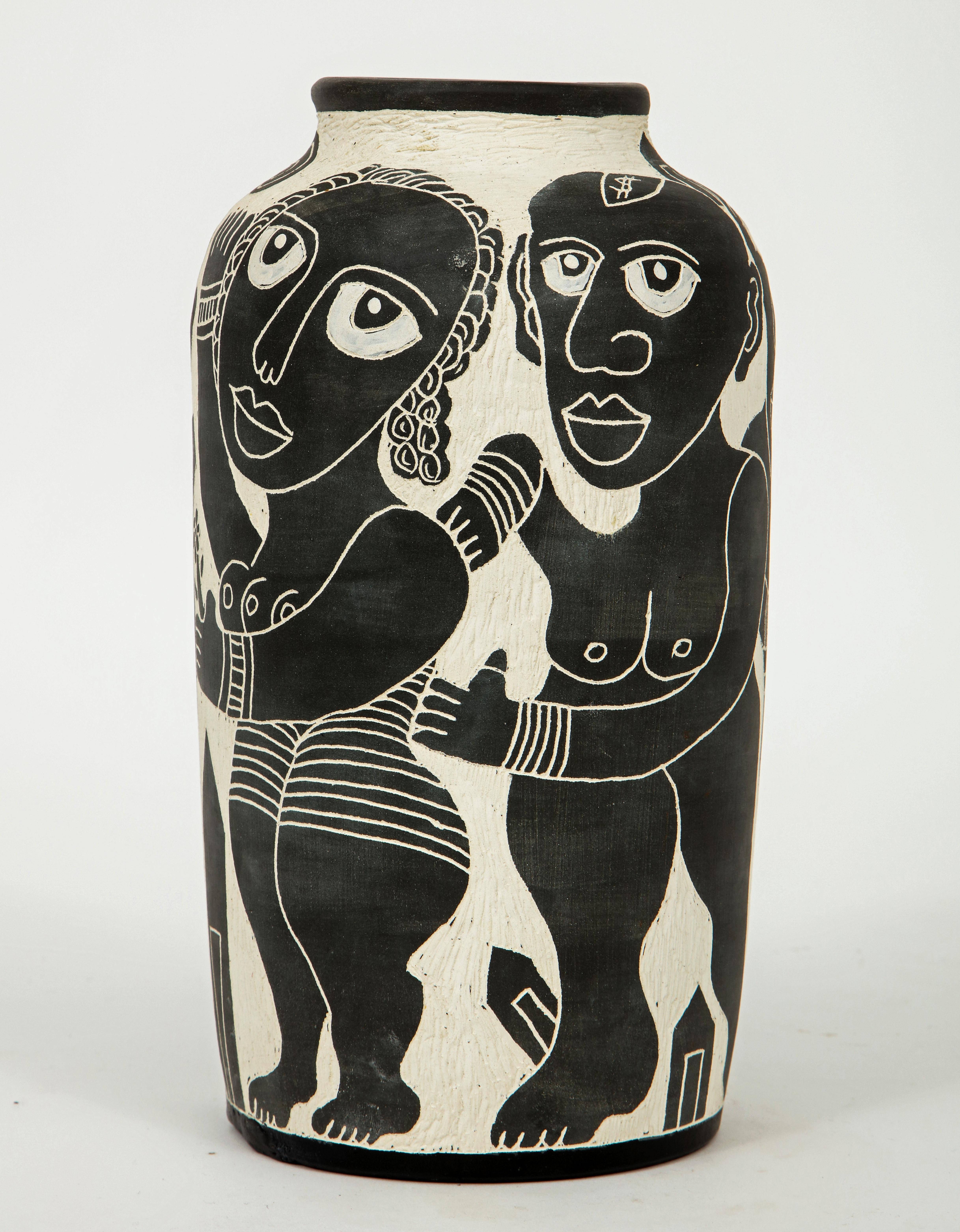 American Black and White Vase by Ledesma