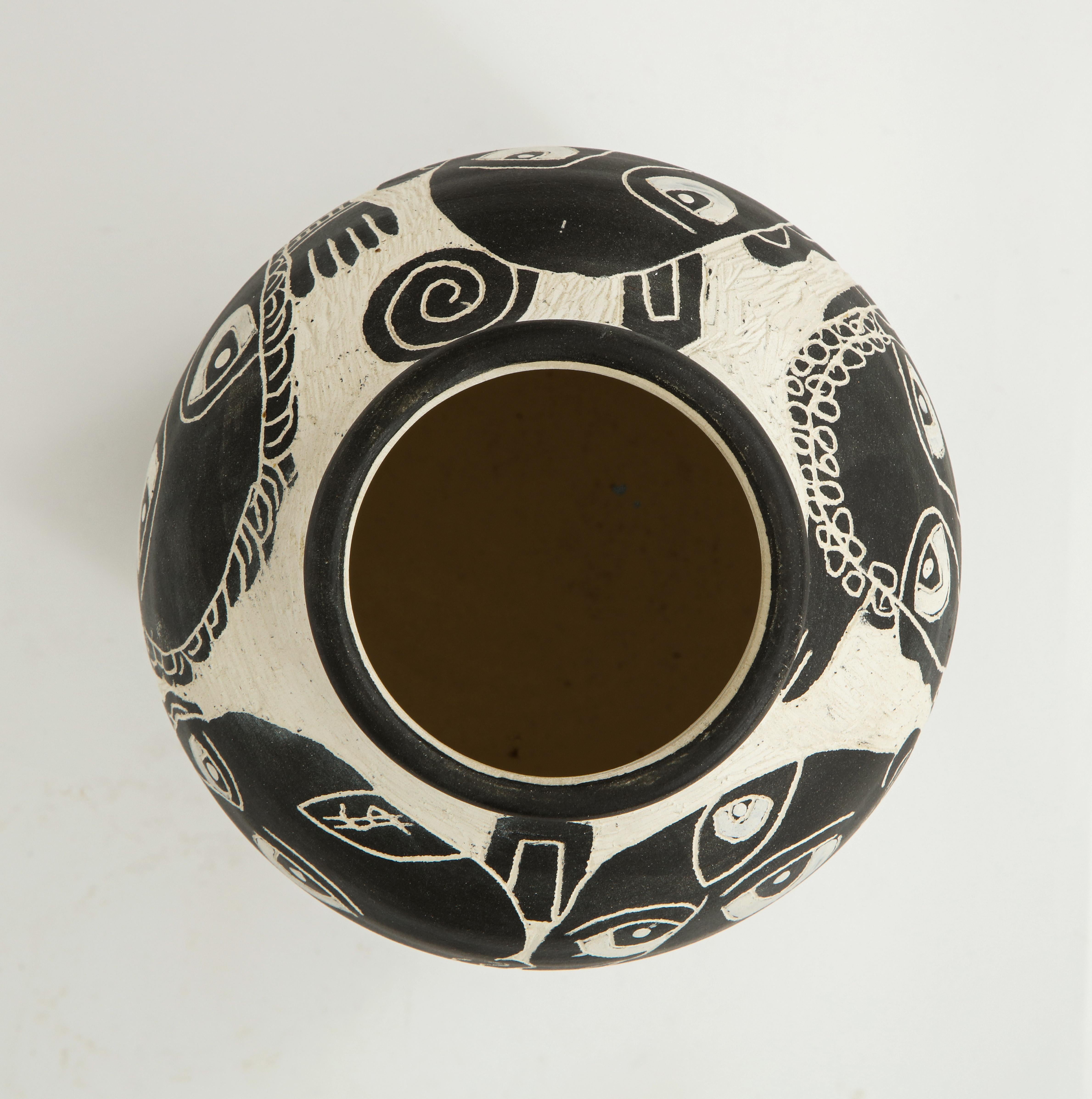 Black and White Vase by Ledesma 1