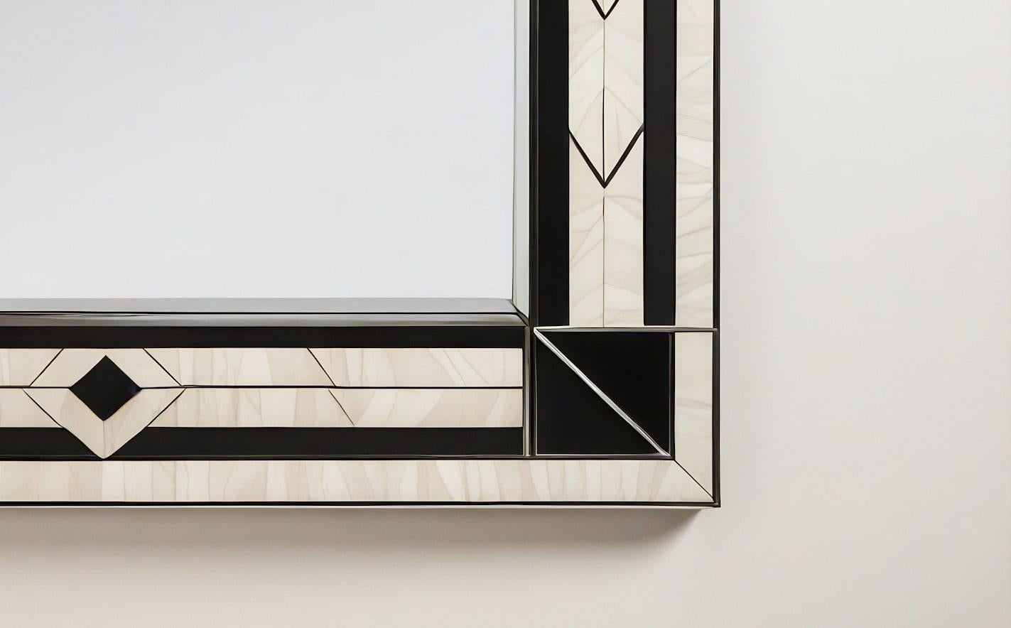 Espejo de Pared Blanco y Negro Inspirado en el Art Deco, Hecho a Mano por Artesanos en Nuevo estado para la venta en New York, NY