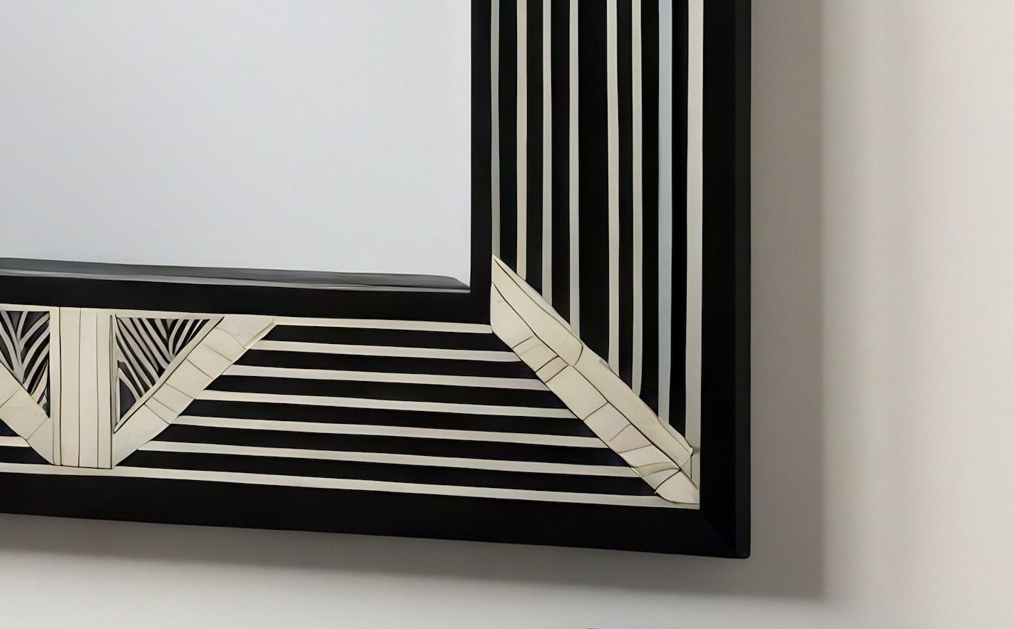Miroir mural noir et blanc inspiré de l'Art Deco, fabriqué à la main par Artisanal Neuf - En vente à New York, NY