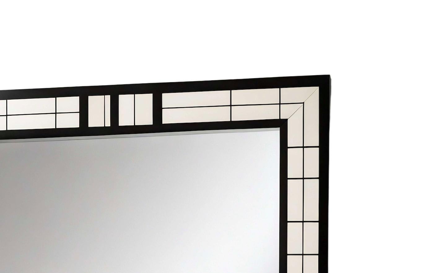 Intarsio Specchio da parete in bianco e nero ispirato a De Stijl, realizzato a mano da Artisanal in vendita