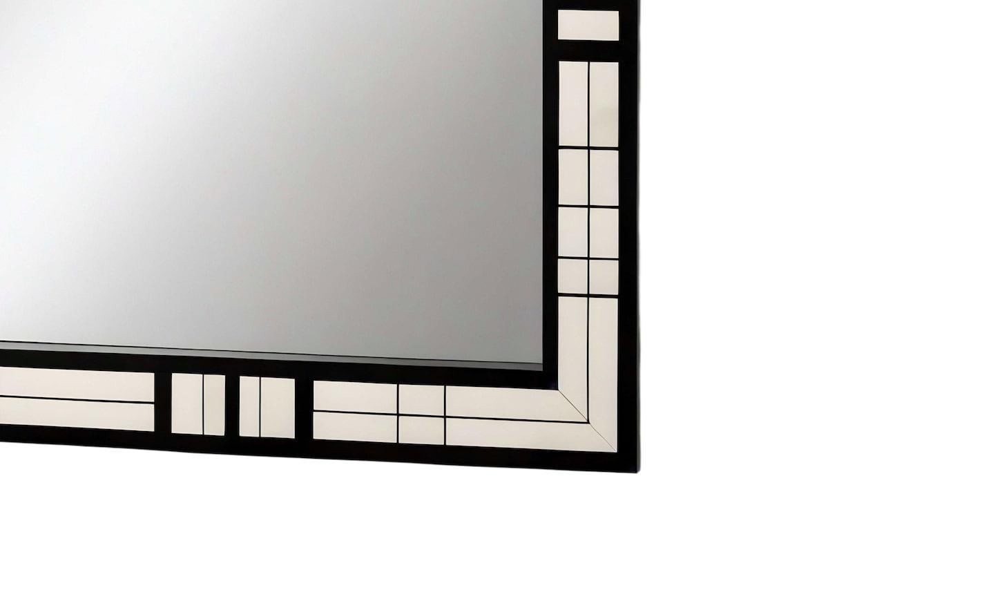 Legno Specchio da parete in bianco e nero ispirato a De Stijl, realizzato a mano da Artisanal in vendita