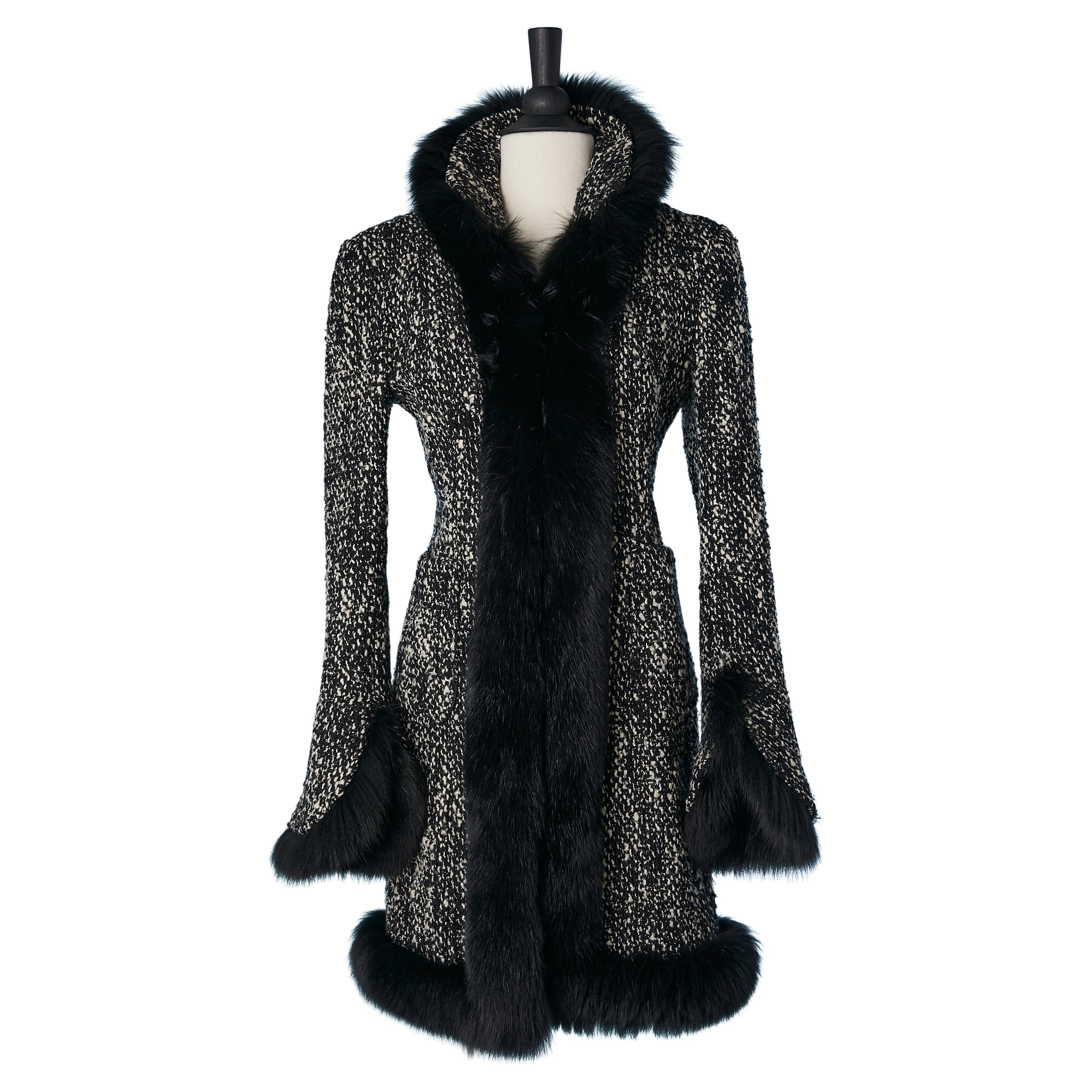 Manteau chiné en laine noire et blanche avec bord en renard BAYA