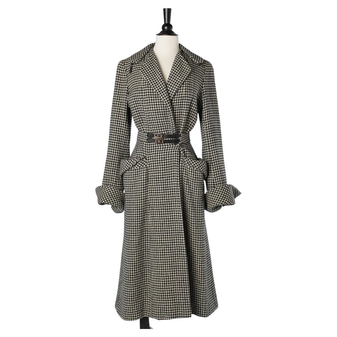 Black and white wool houndstooth pattern coat with belt Circa 1940's 