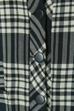Ensemble aus schwarz-weißer Wolljacke und Shorts von CHANTAL THOMASS