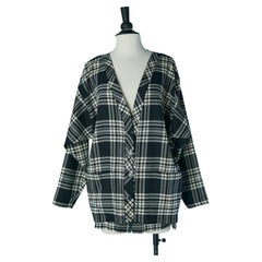 Ensemble aus schwarz-weißer Wolljacke und Shorts von CHANTAL THOMASS