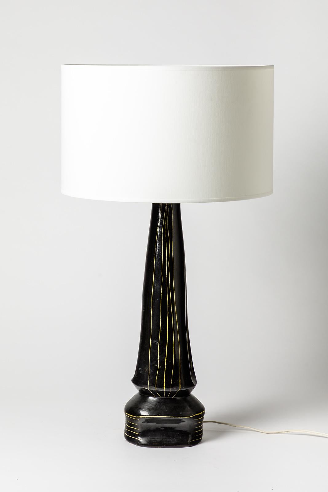 Lampe de table en céramique noire et jaune, décoration abstraite du milieu du 20e siècle, 1960 en vente 1