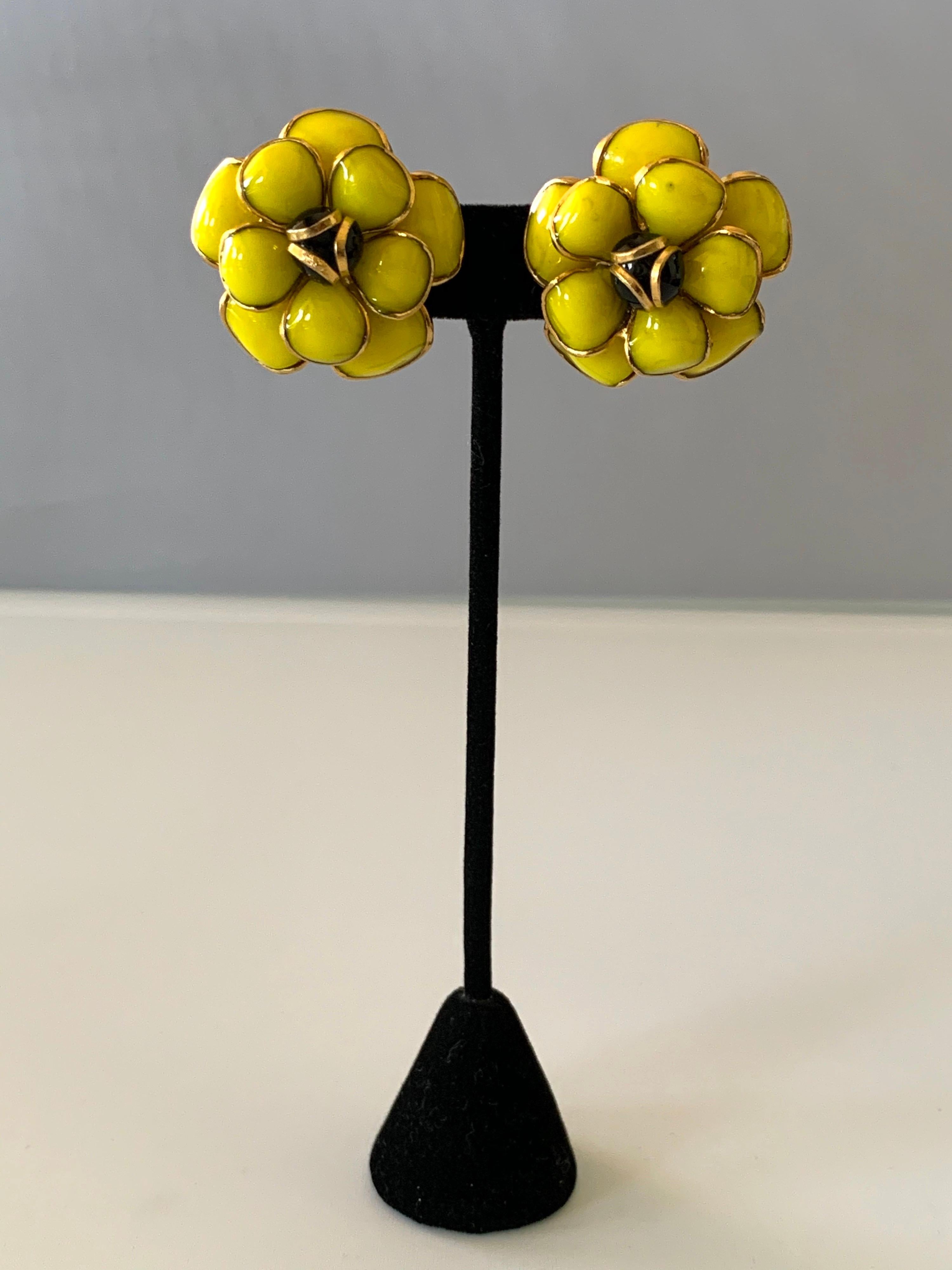 Women's Black and Yellow Camellia 