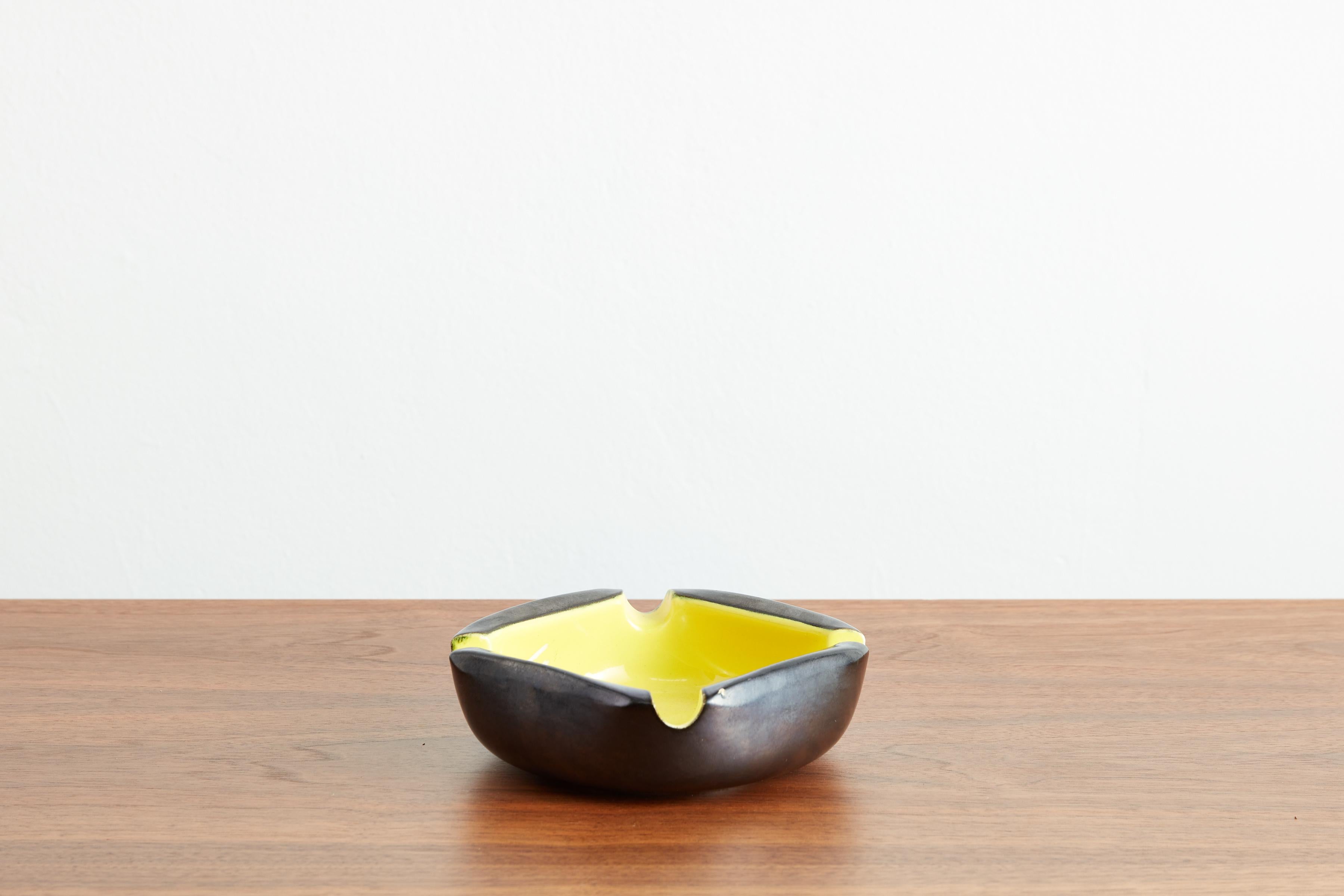 Black and  Yellow Ceramic - 3 pc set For Sale 7