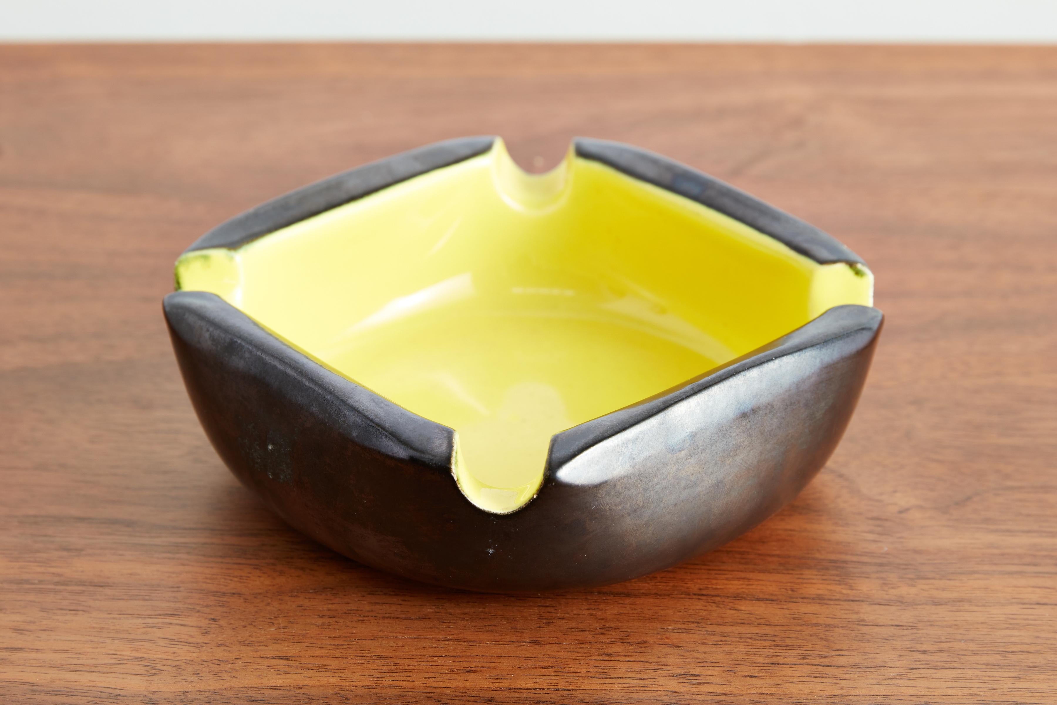 Black and  Yellow Ceramic - 3 pc set For Sale 9