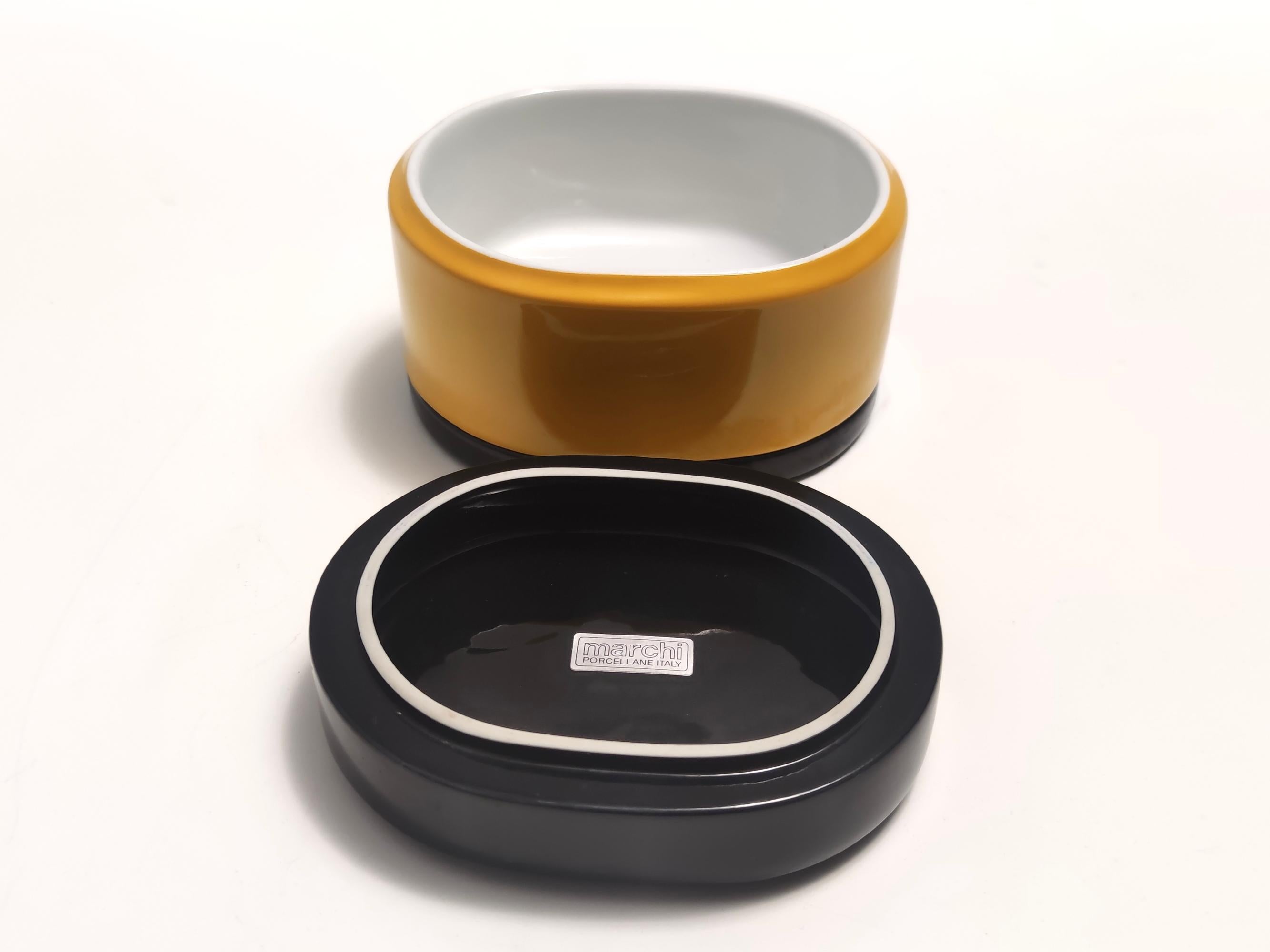 Céramique Vide-Poche ou boîte en céramique noire et jaune attribuée à Roberta Di Camerino, Italie en vente