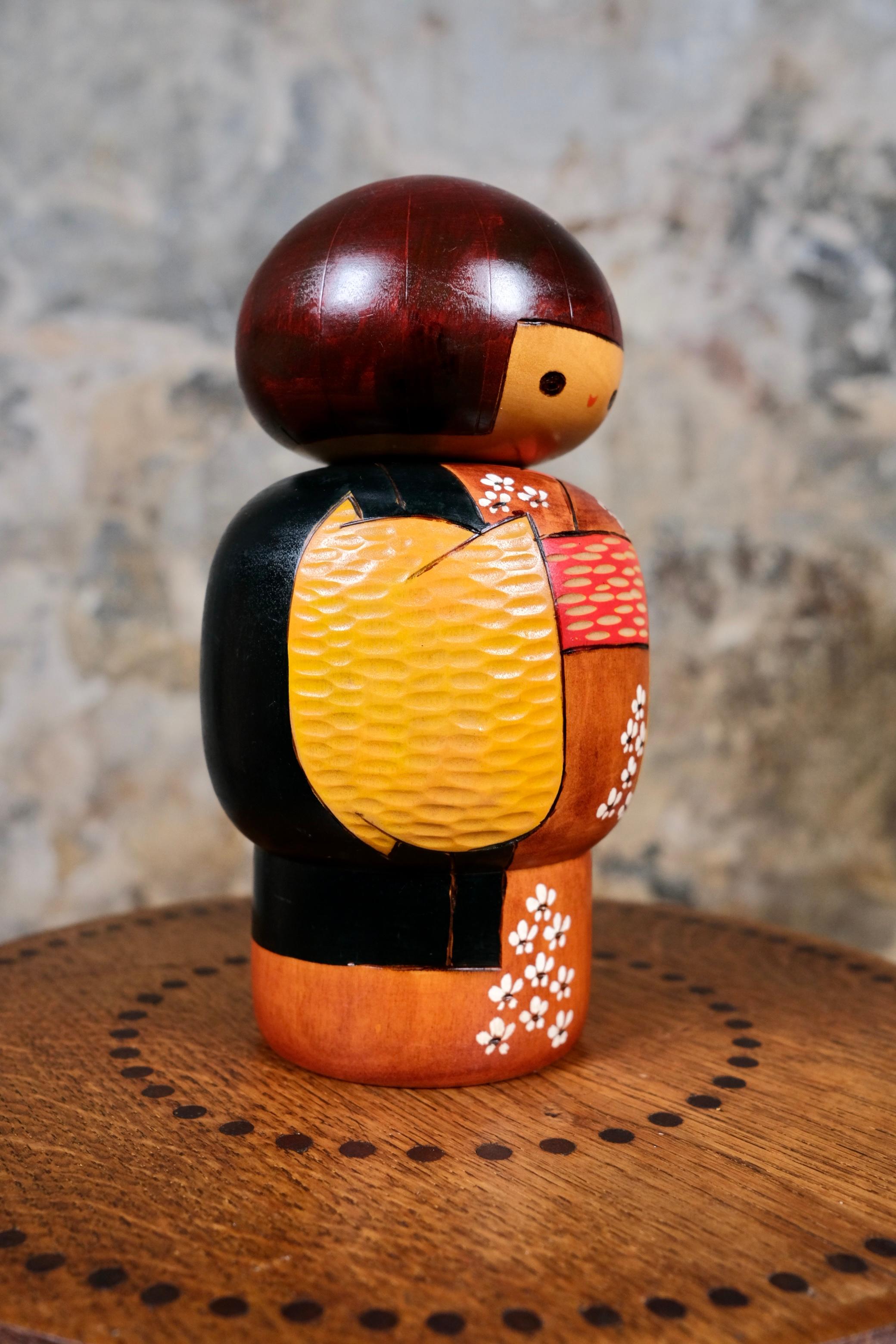 Japanese Black and yellow kimono kokeshi by Bitoku, 1970s, Japan For Sale