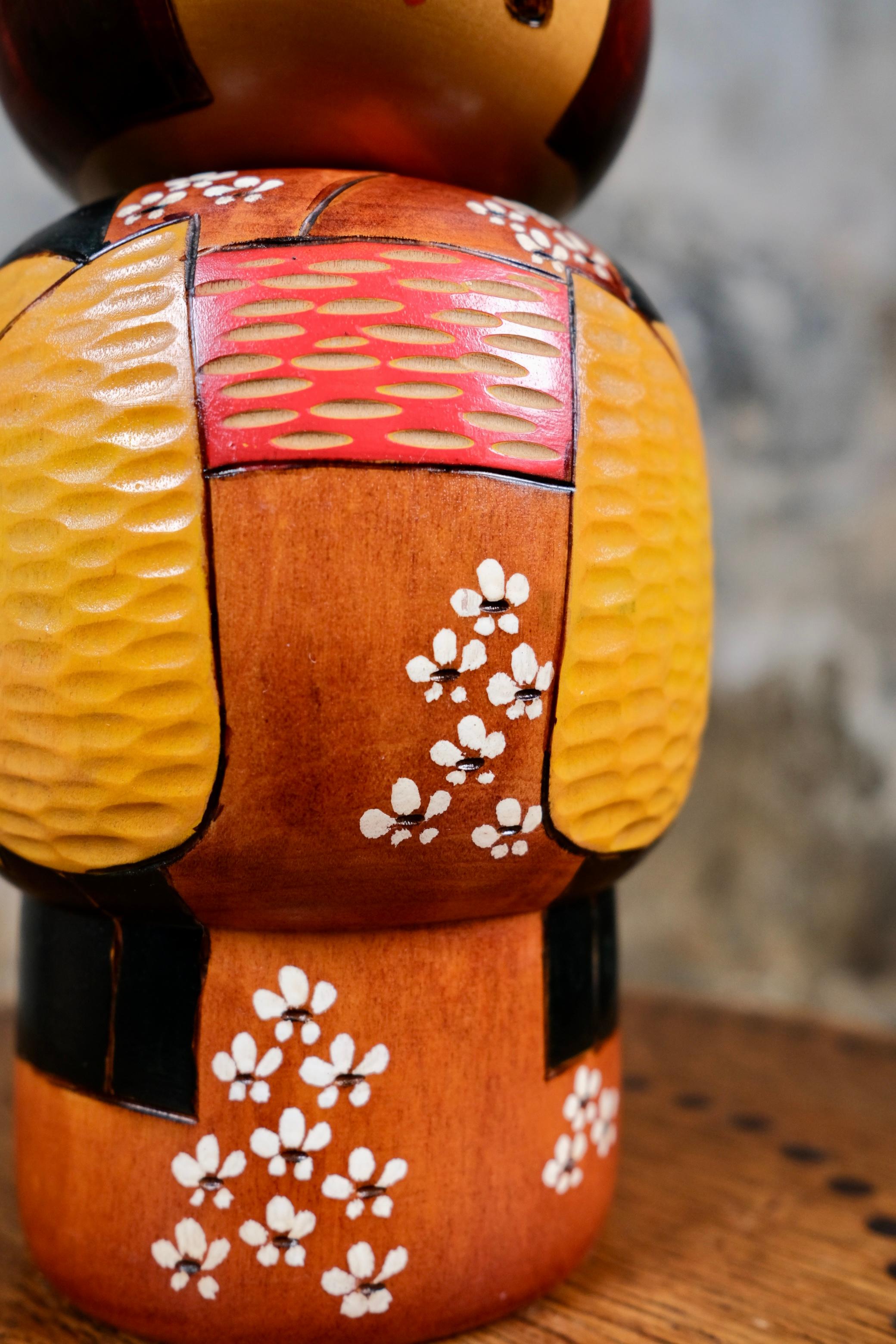 Late 20th Century Black and yellow kimono kokeshi by Bitoku, 1970s, Japan For Sale