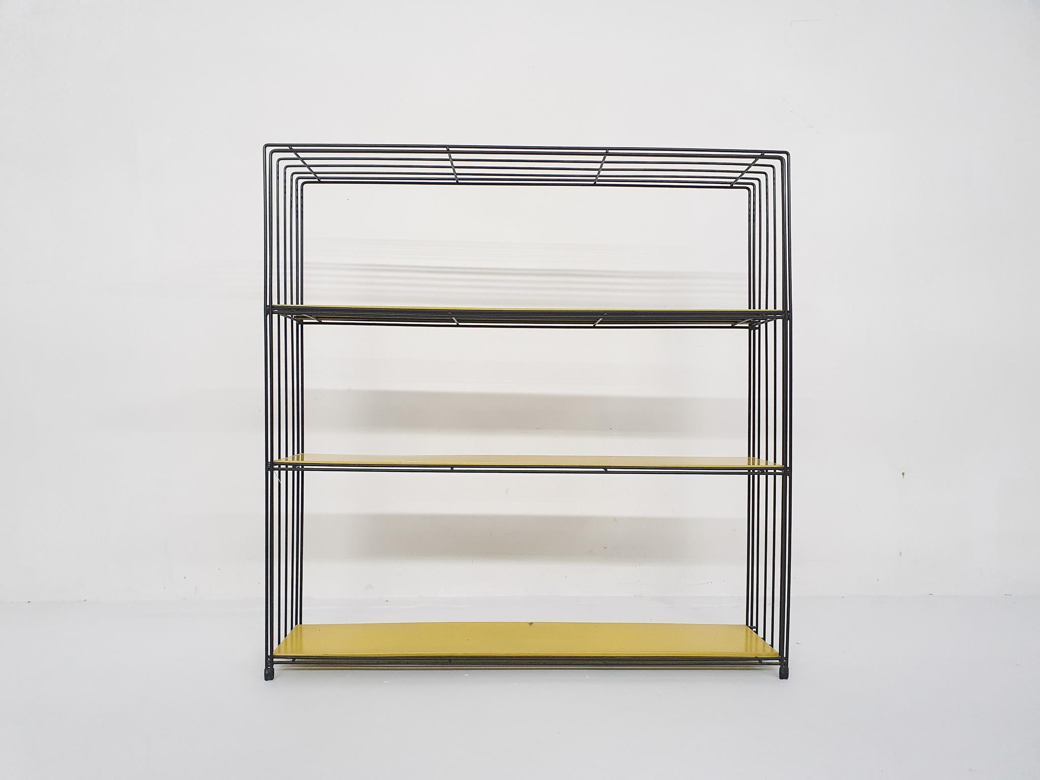 Minimalistic black metal wired book case with 3 metal yellow shelves.
In good original condition.

 