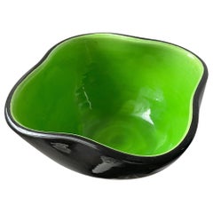 Ciotola in ceramica di Sèvres gialla e nera firmata Kéramos Sèvres, Francia 1950.