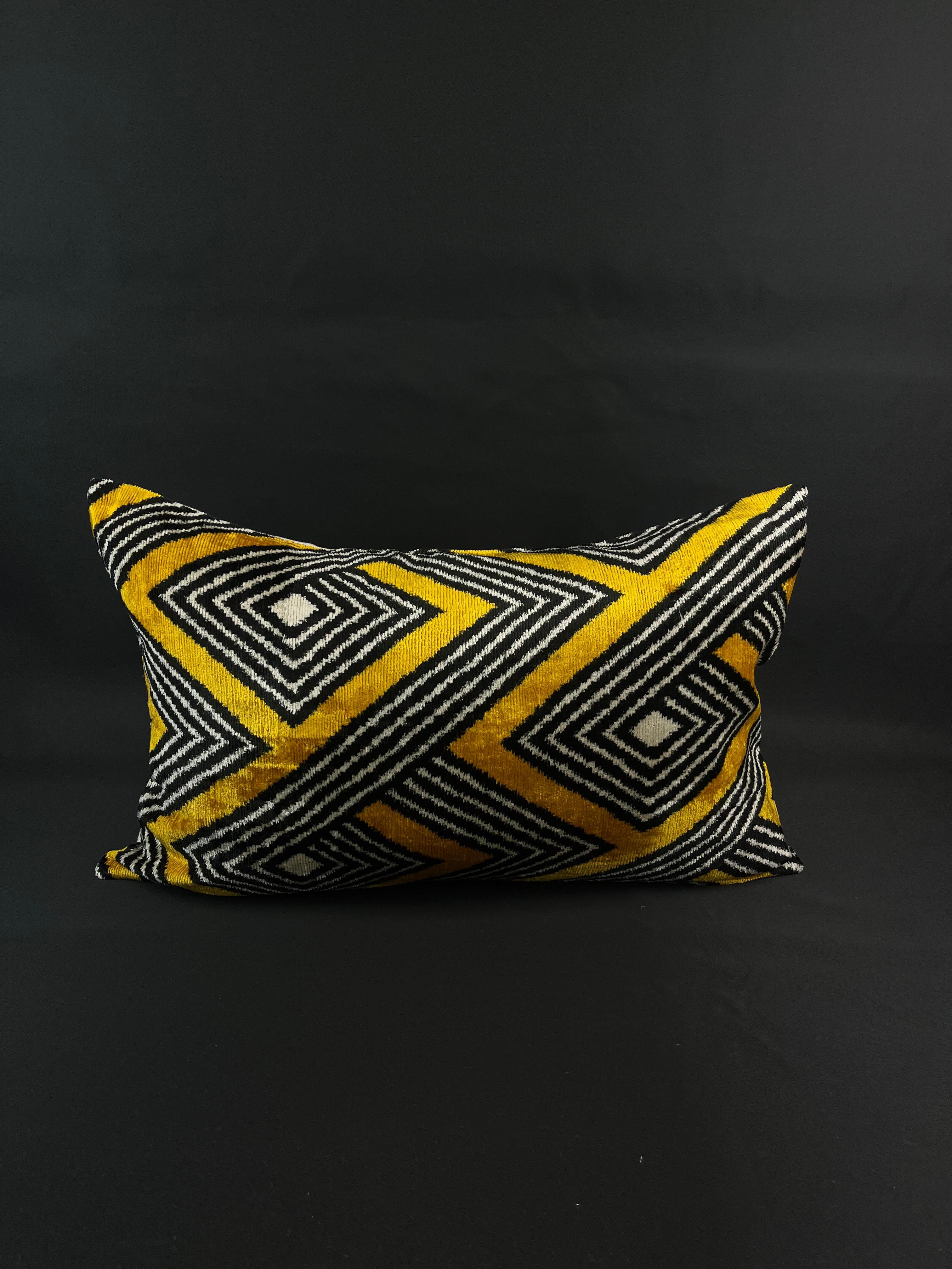 Black and Yellow Velvet Silk Ikat Pillow Cover In New Condition For Sale In Houston, TX