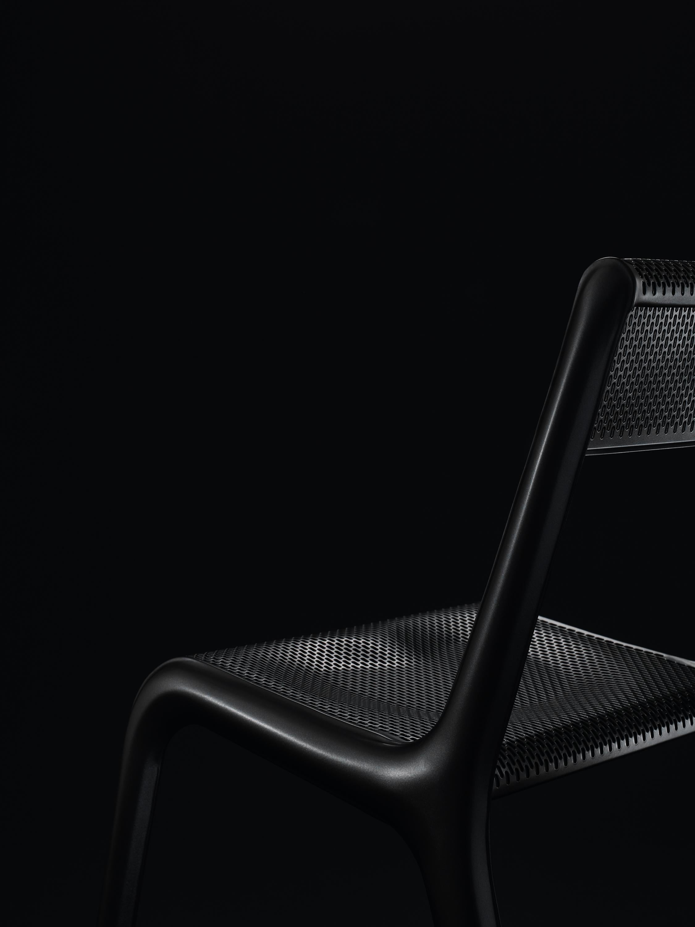 Poudré Chaise Ultraleggera noire anodisée de Zieta en vente