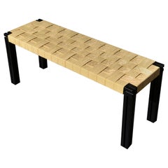 Banco de Aluminio Anodizado Negro con Asiento de Correa de Kevlar Amarilla