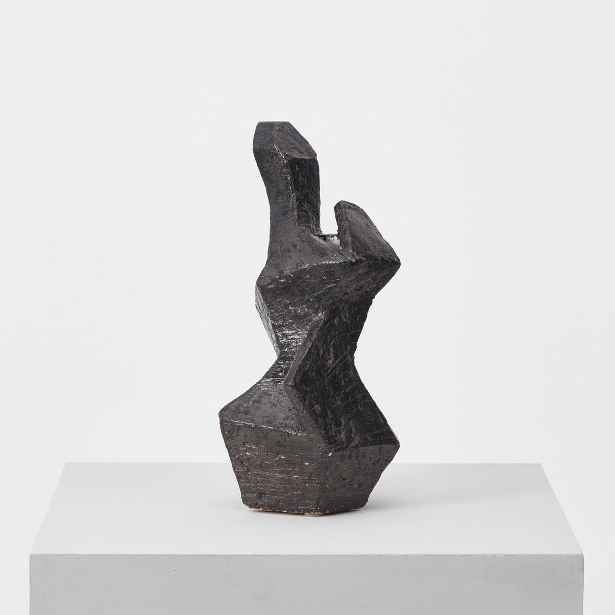 Schwarze Anthroposophische Keramik-Skulptur aus Schwarz, Frankreich 1940er Jahre (Mitte des 20. Jahrhunderts) im Angebot