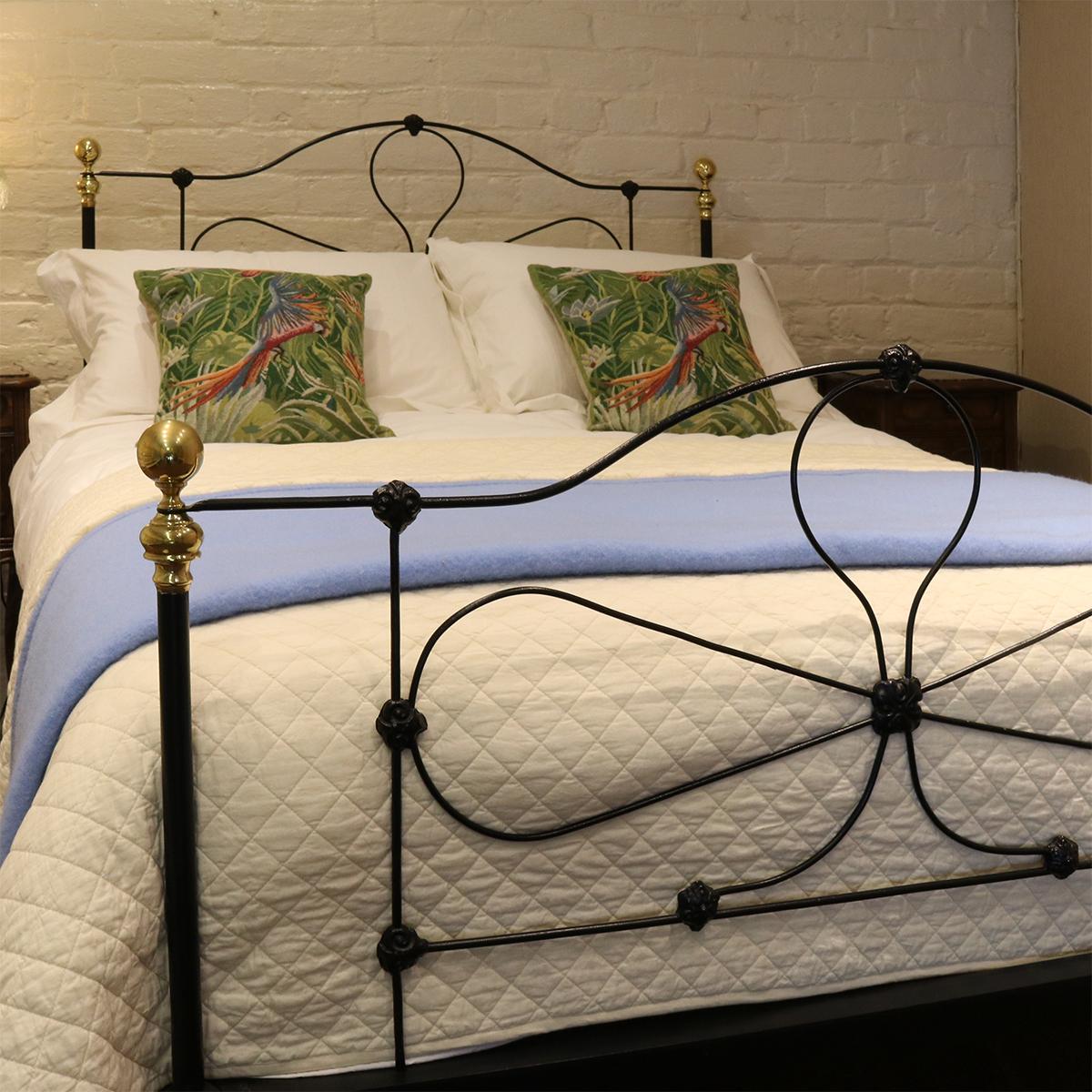 Double antique bed finished in black with an attractive panel design.

The price is for the bed frames alone. The bases, mattresses, bedding and bed linen are extra.